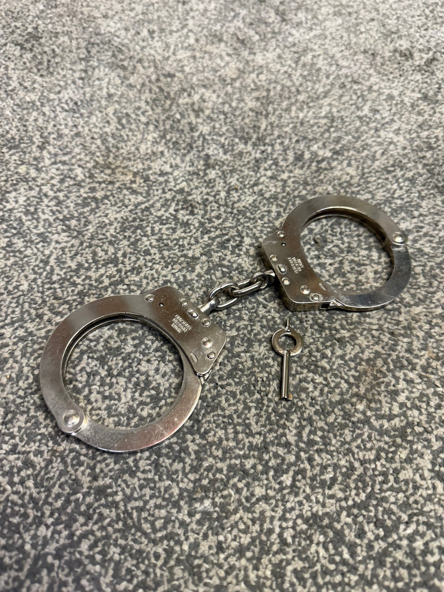 Ex Police Hiatt Chain Handcuffs With Key Security Collectible Memorabilia