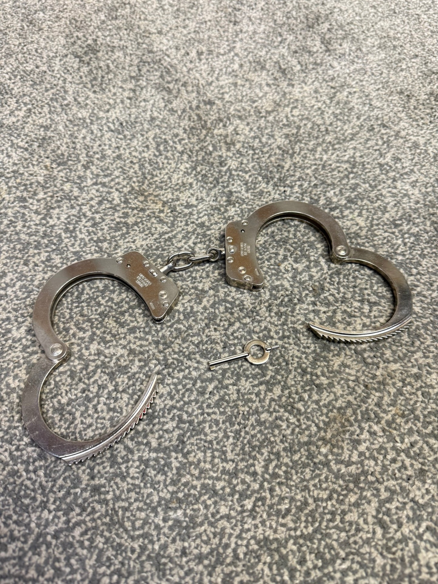 Ex Police Hiatt Chain Handcuffs With Key Security Collectible Memorabilia