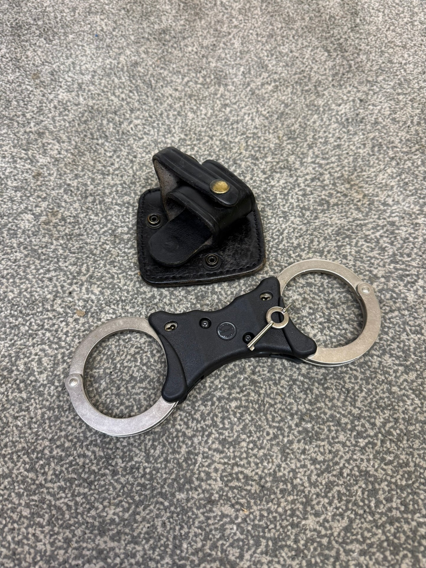 Police Hiatt Rigid Handcuffs & Leather Belt Pouch With Serial Security Cuffs Display Collectible