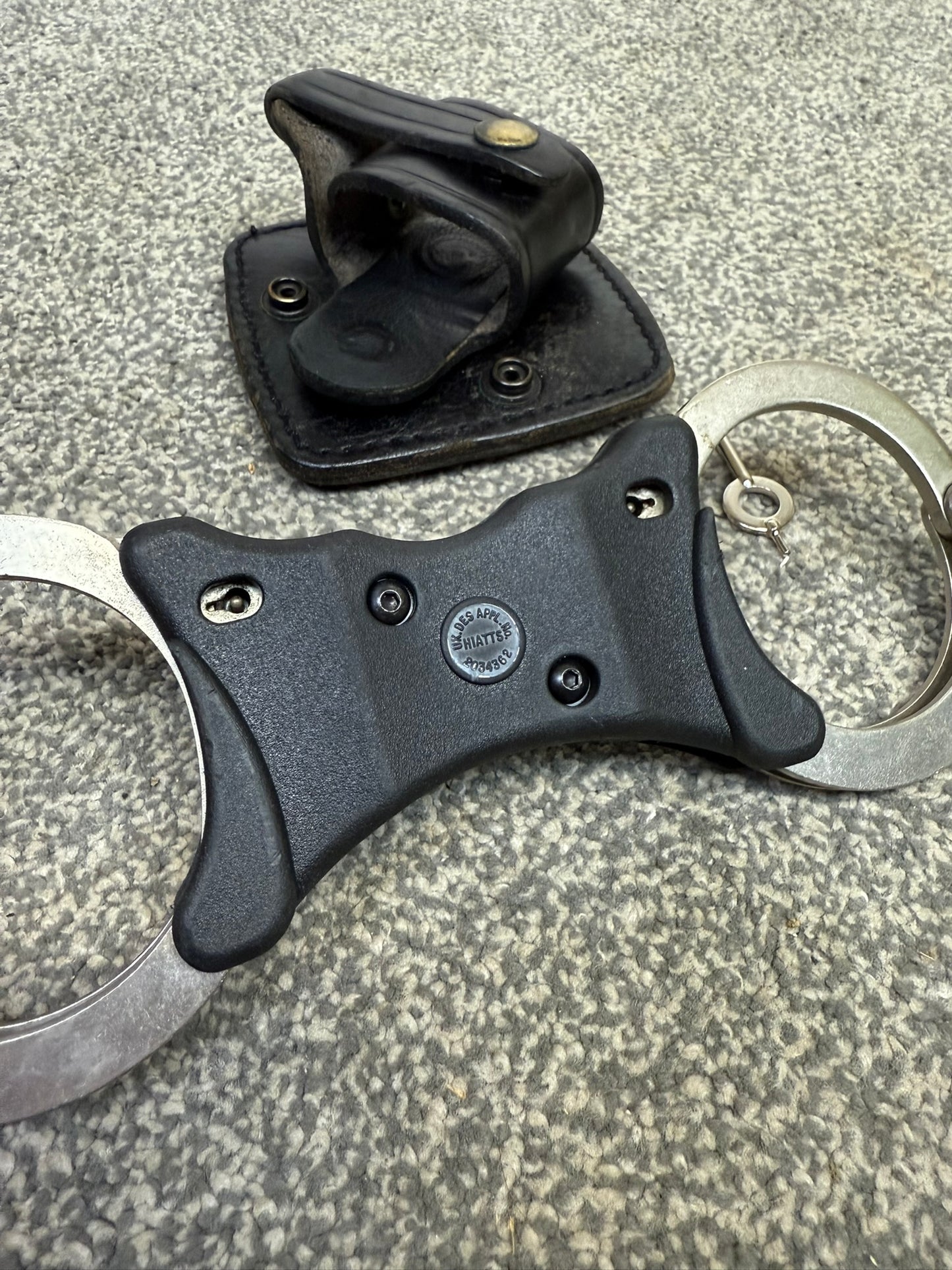 Police Hiatt Rigid Handcuffs & Leather Belt Pouch With Serial Security Cuffs Display Collectible