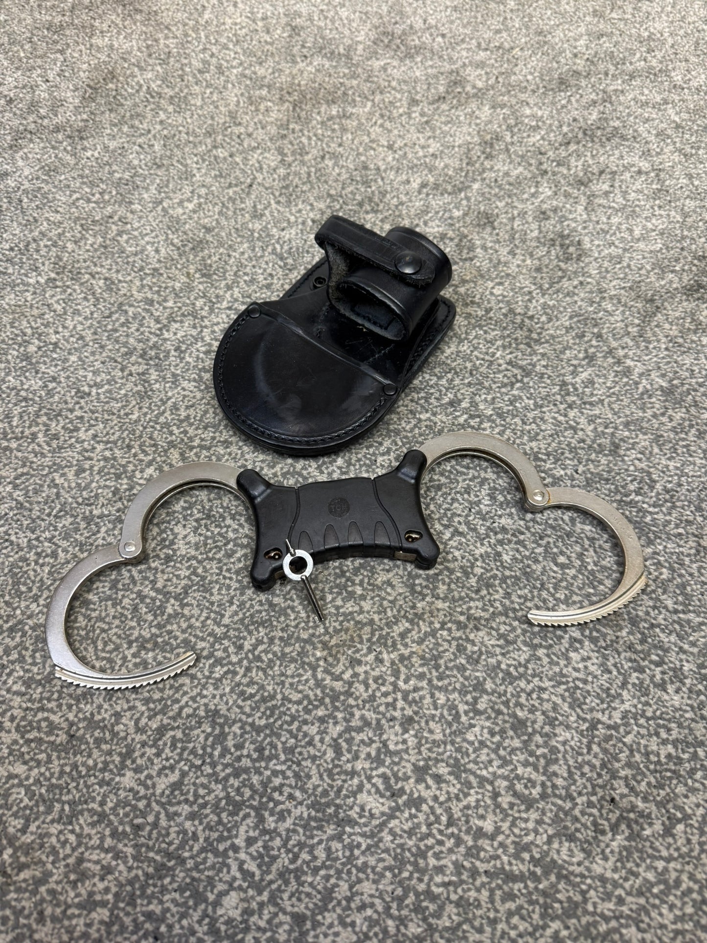 Ex Police TCH Rigid Handcuffs & Leather Belt Pouch With Key Security Cuffs