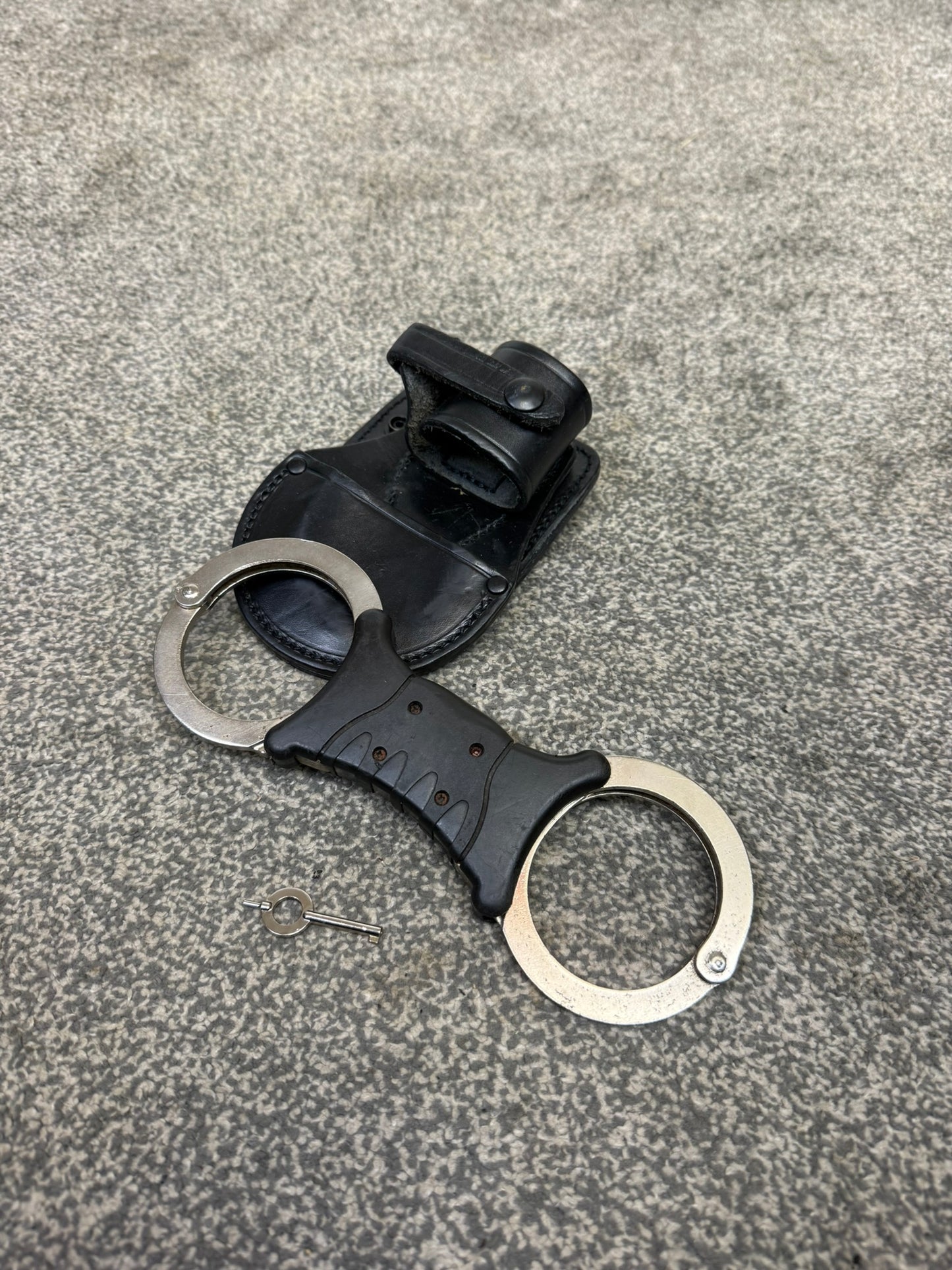 Ex Police TCH Rigid Handcuffs & Leather Belt Pouch With Key Security Cuffs