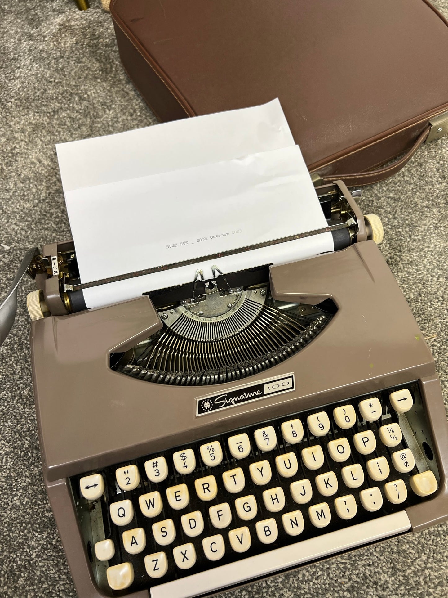 Vintage Montgomery Ward Signature 100 Portable Typewriter Retro 50's