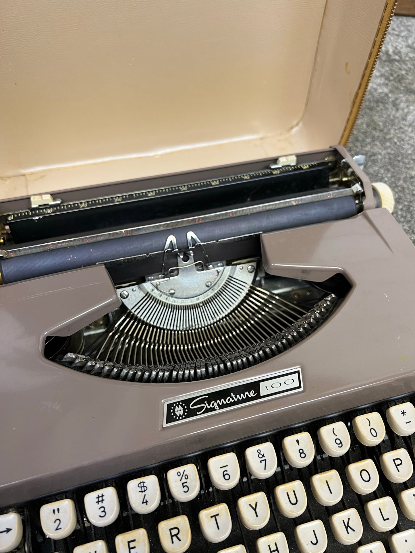 Vintage Montgomery Ward Signature 100 Portable Typewriter Retro 50's