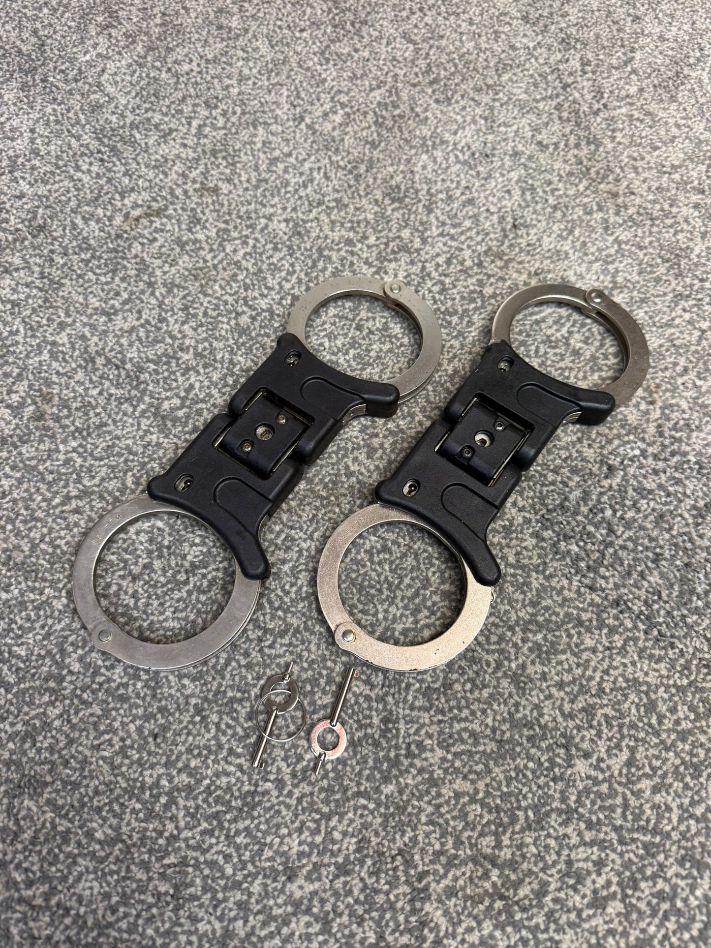 Ex Police Folding Hiatt Handcuffs Hinged Cuffs & Key Security Collectible