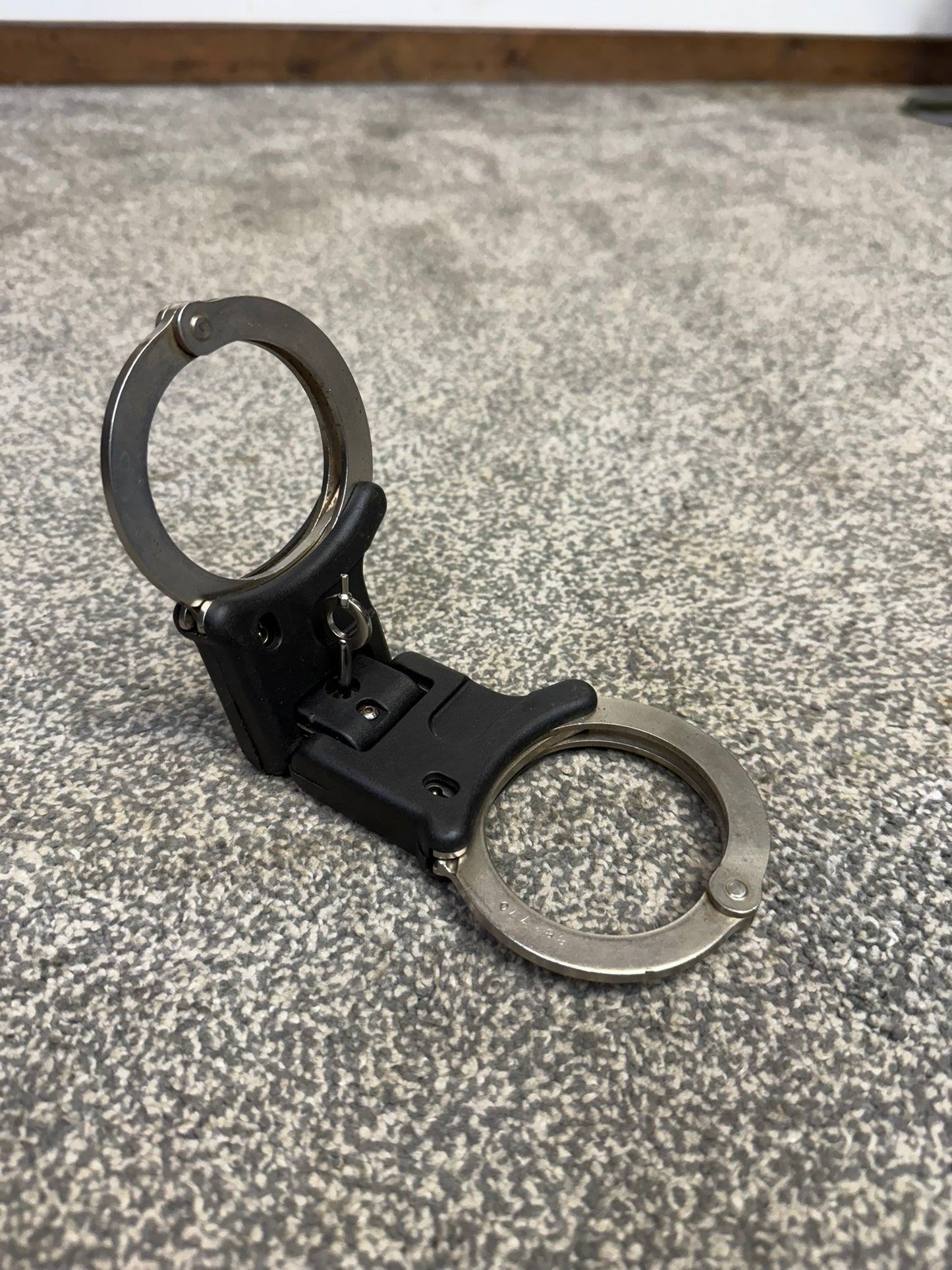 Ex Police Folding Hiatt Handcuffs Hinged Cuffs & Key Security Collectible