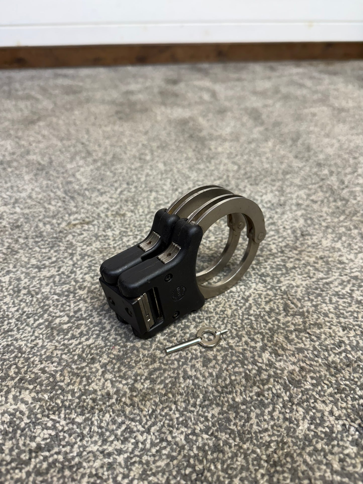 Ex Police Folding Hiatt Handcuffs Hinged Cuffs & Key Security Collectible