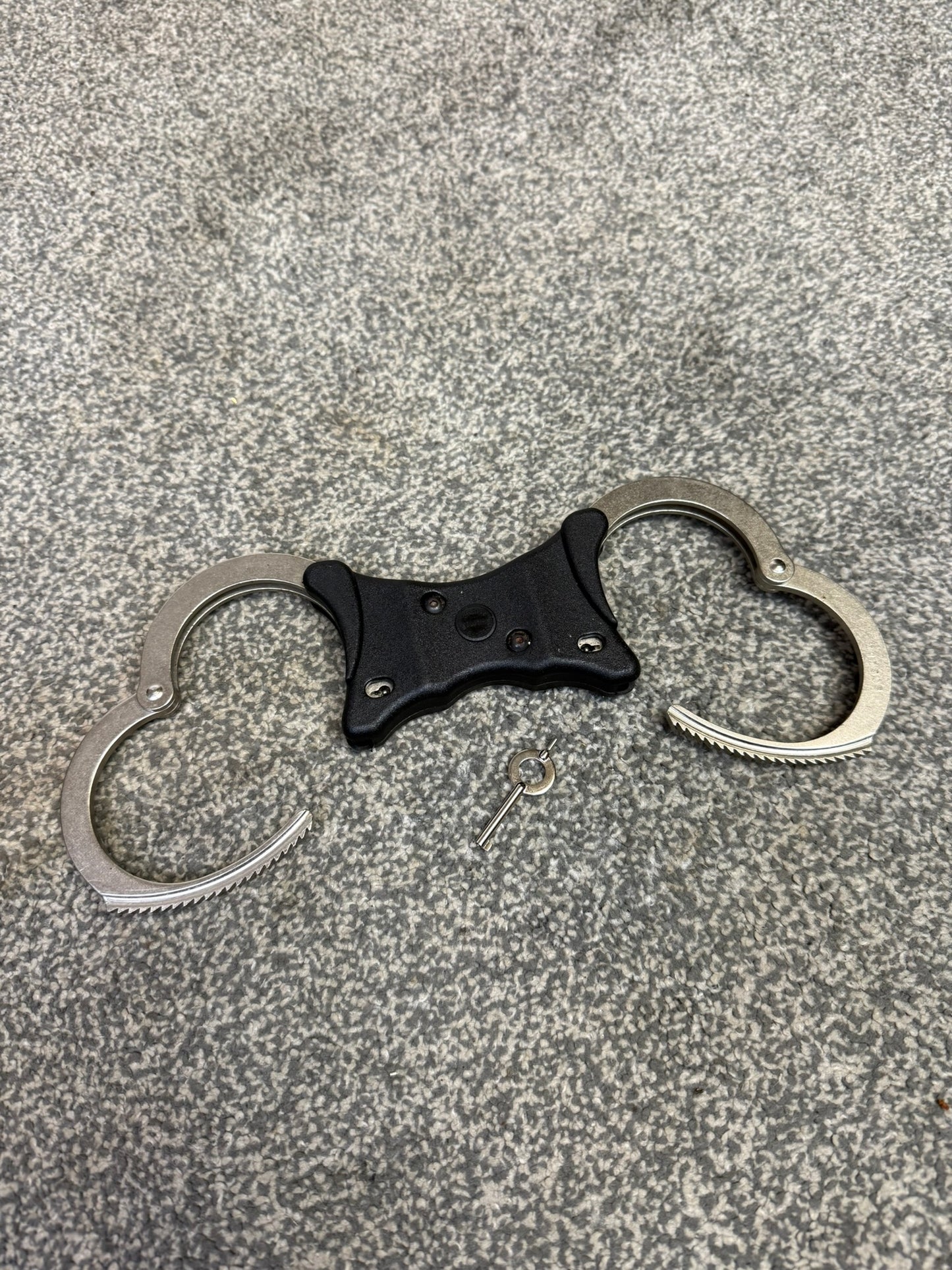 Ex Police Hiatt Rigid Handcuffs With Serial Security Cuffs Displays Collectible