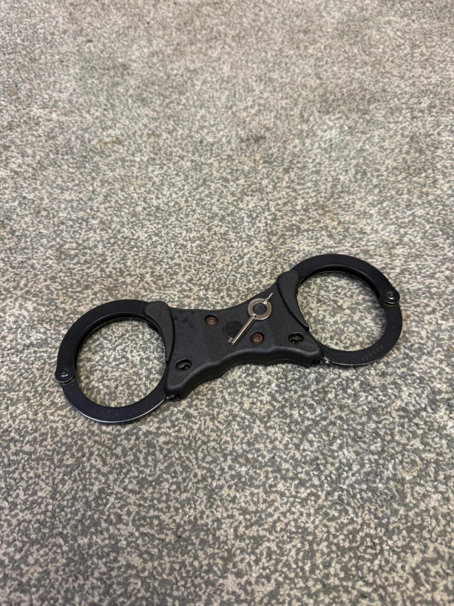Ex Police Black Hiatt Handcuffs Genuine Cuffs With Key Security Collectible Memorabilia Restraint