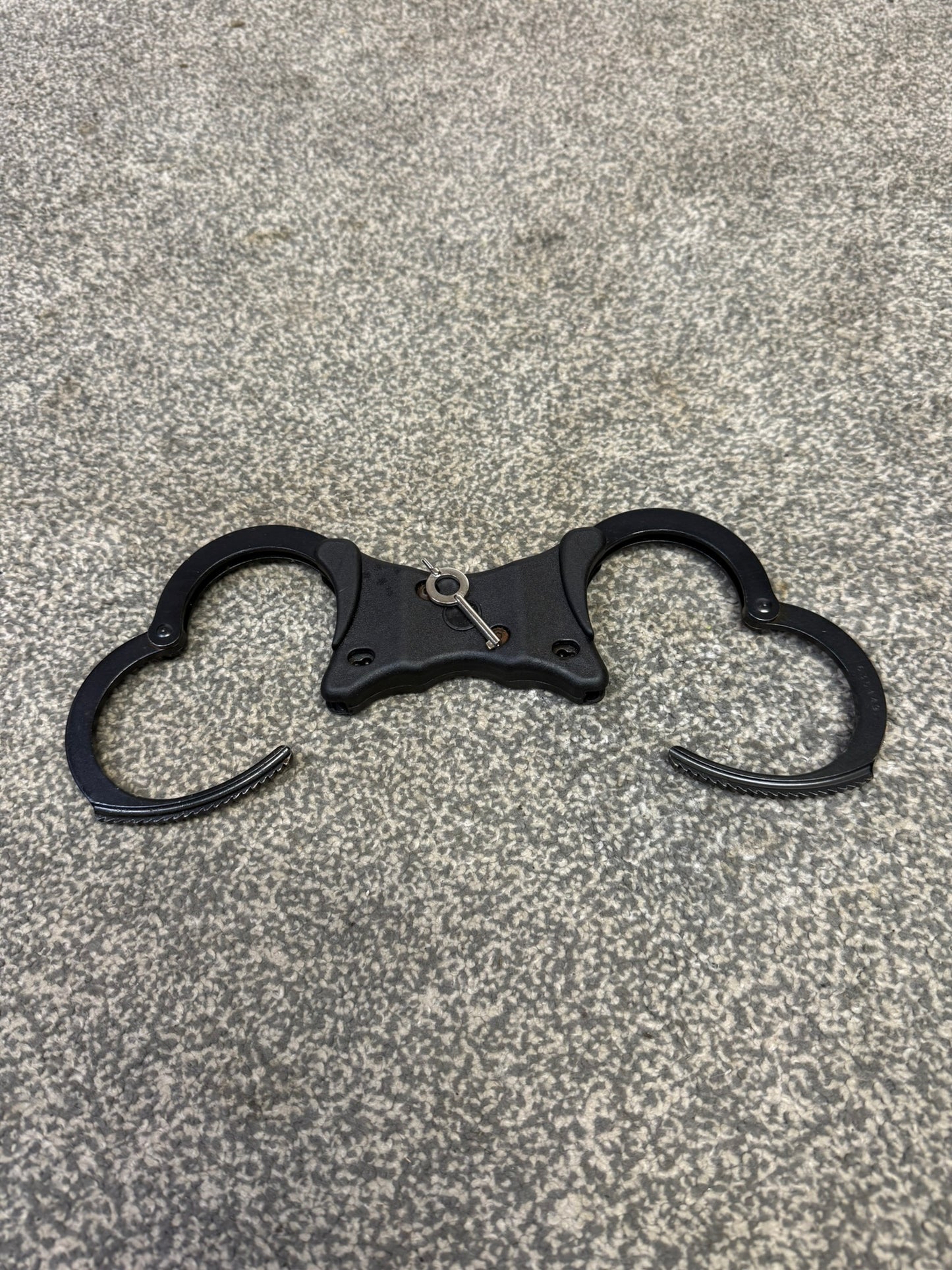 Ex Police Black Hiatt Handcuffs Genuine Cuffs With Key Security Collectible Memorabilia Restraint