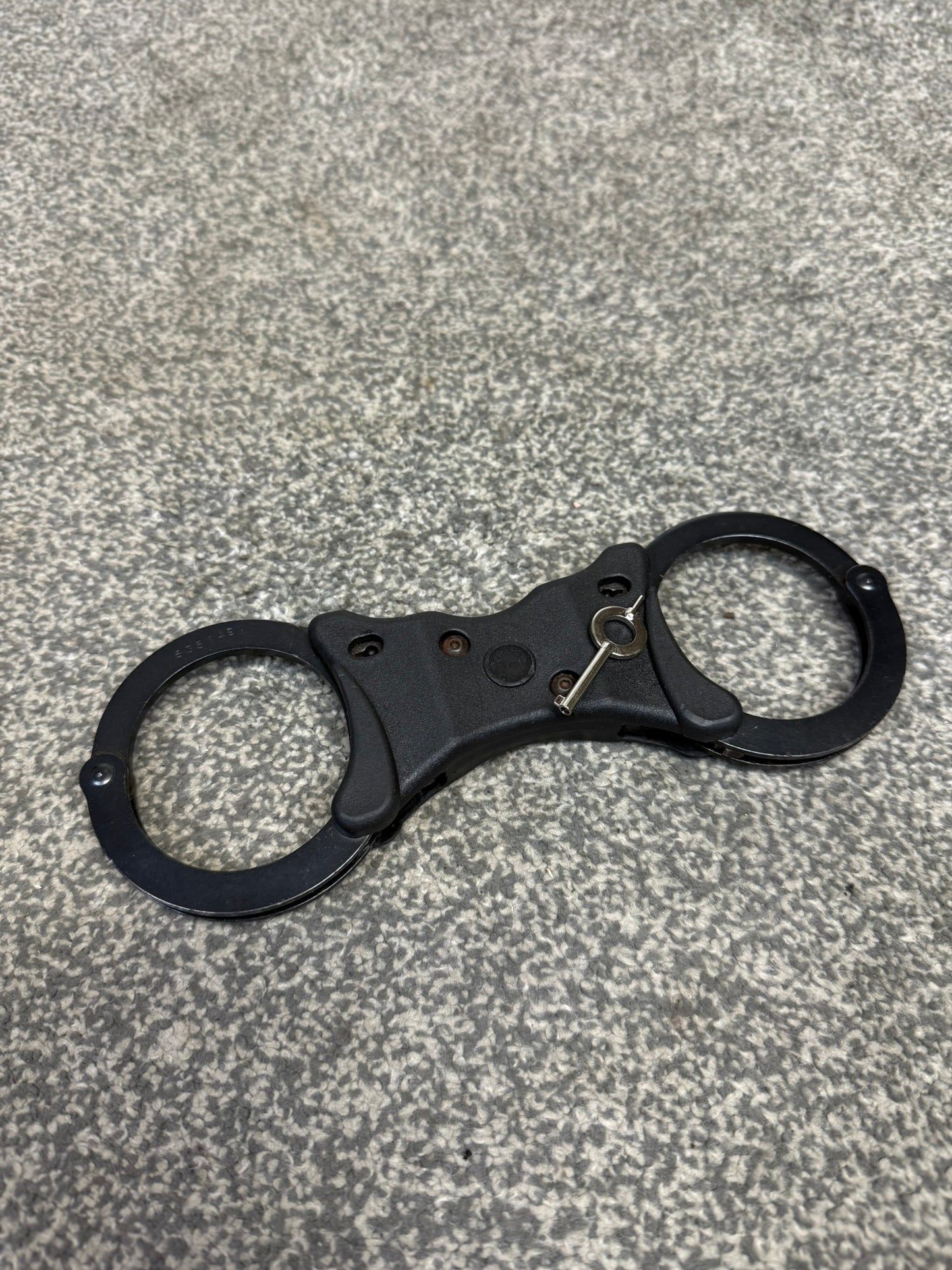 Ex Police Black Hiatt Handcuffs Genuine Cuffs With Key Security Collectible Memorabilia Restraint