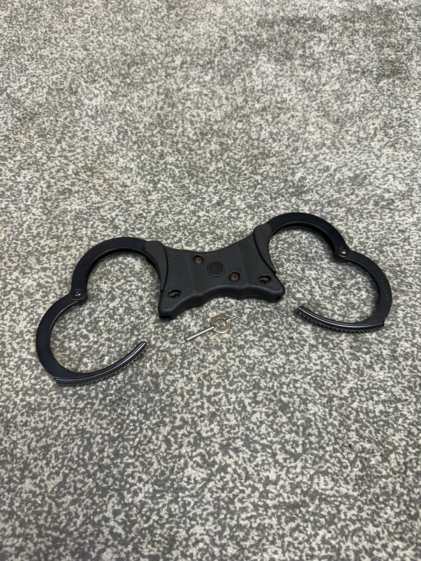 Ex Police Black Hiatt Handcuffs Genuine Cuffs With Key Security Collectible Memorabilia Restraint