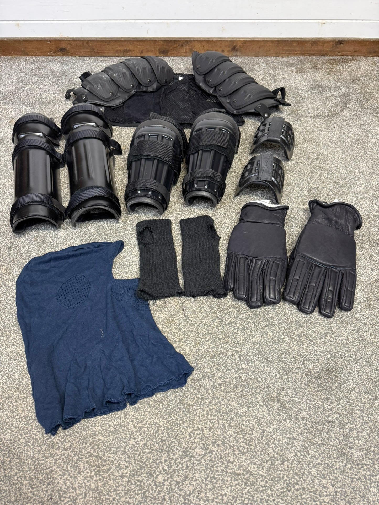 Ex Police Riot Guard Set Job Lot Gloves Shoulders Arm Leg Pads Riot Gear