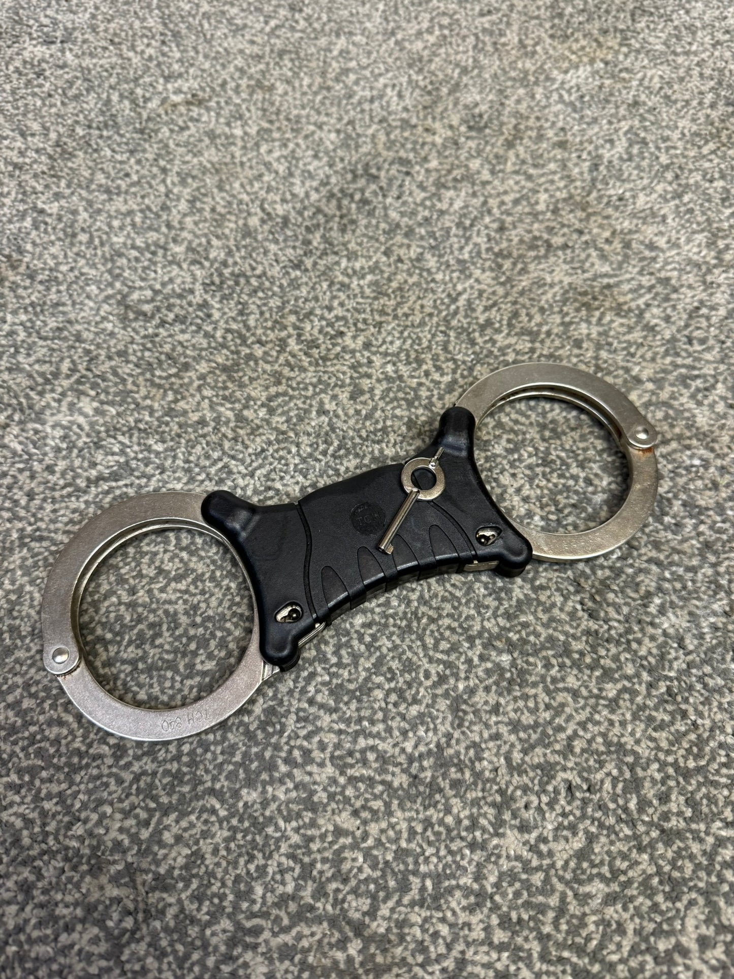 Ex Police TCH Rigid Handcuffs Cuffs With Key Security Collectible Memorabilia