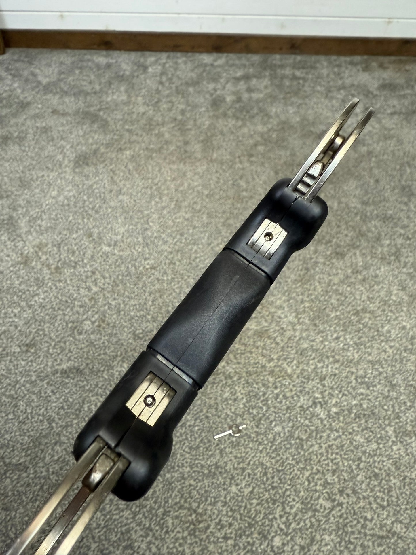 Ex Police TCH Rigid Handcuffs Cuffs With Key Security Collectible Memorabilia