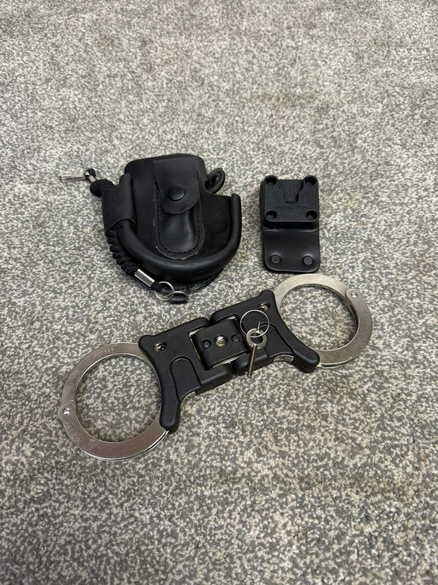 Ex Police Folding Hiatt Handcuffs Hinged Cuffs PSNI Leather Pouch & Key Security Collectible