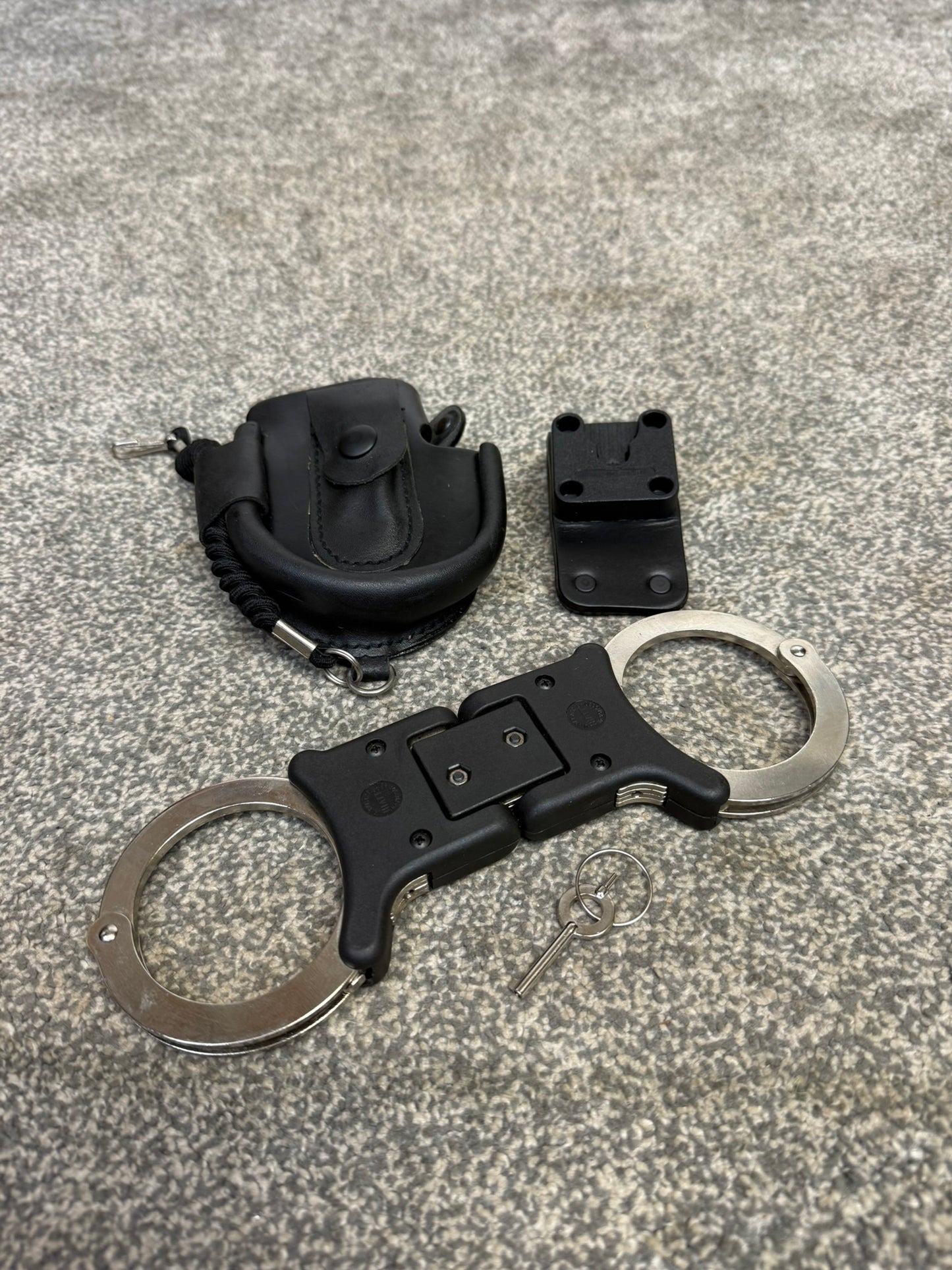 Ex Police Folding Hiatt Handcuffs Hinged Cuffs PSNI Leather Pouch & Key Security Collectible