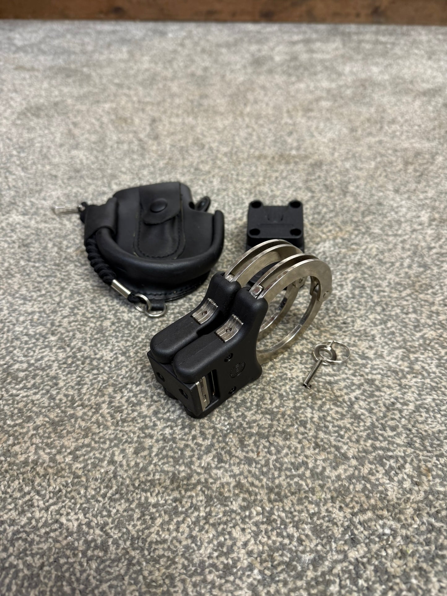 Ex Police Folding Hiatt Handcuffs Hinged Cuffs PSNI Leather Pouch & Key Security Collectible