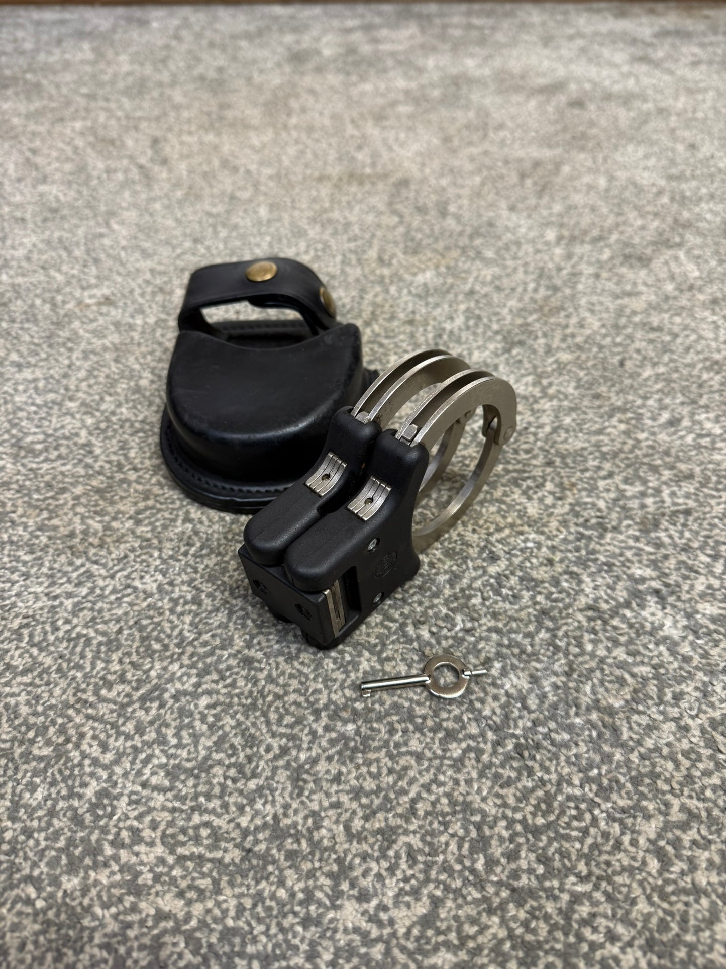 Ex Police Folding Hiatt Handcuffs Hinged Cuffs PSNI Leather Pouch & Key Security Collectible