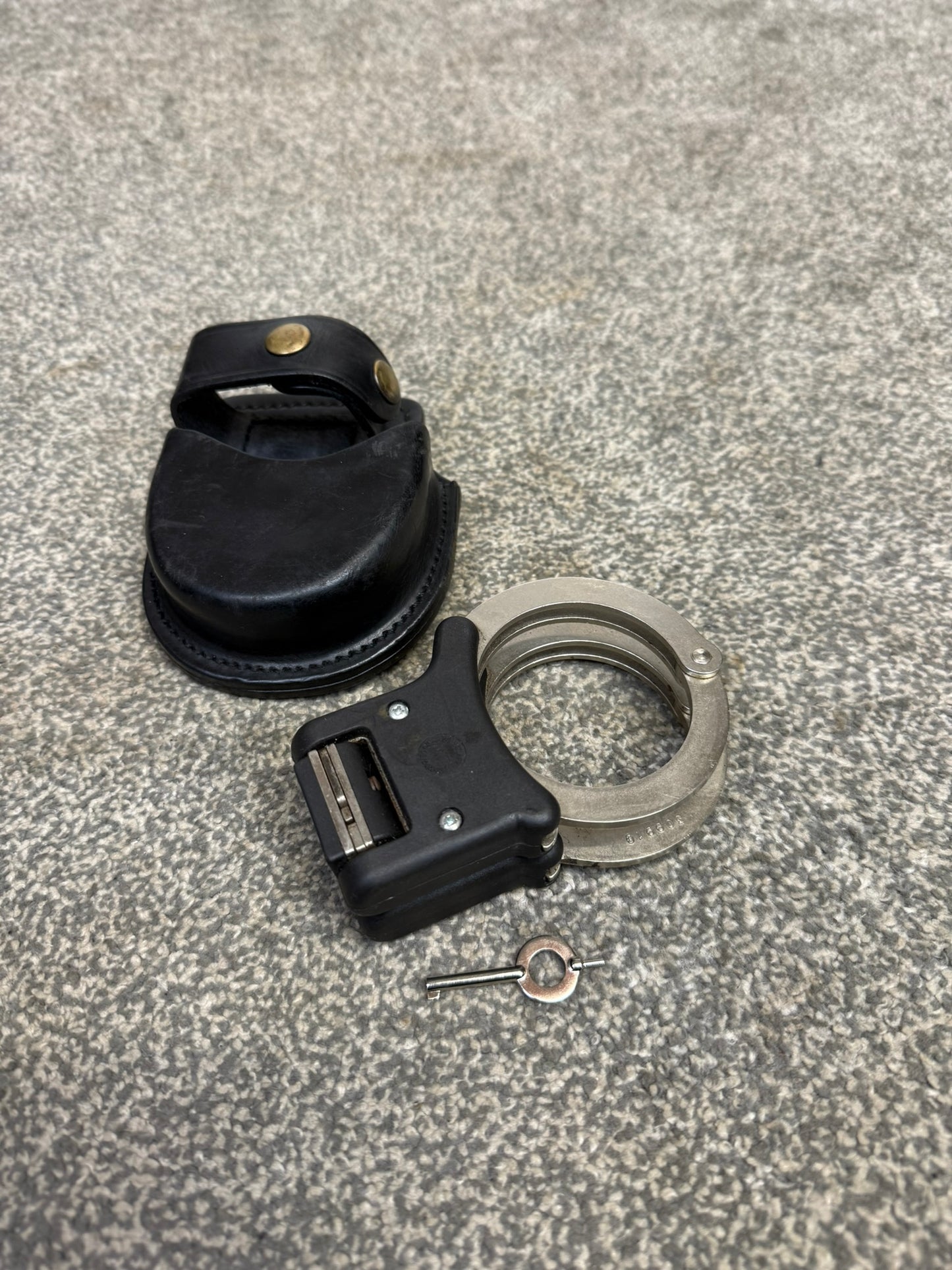 Ex Police Folding Hiatt Handcuffs Hinged Cuffs PSNI Leather Pouch & Key Security Collectible