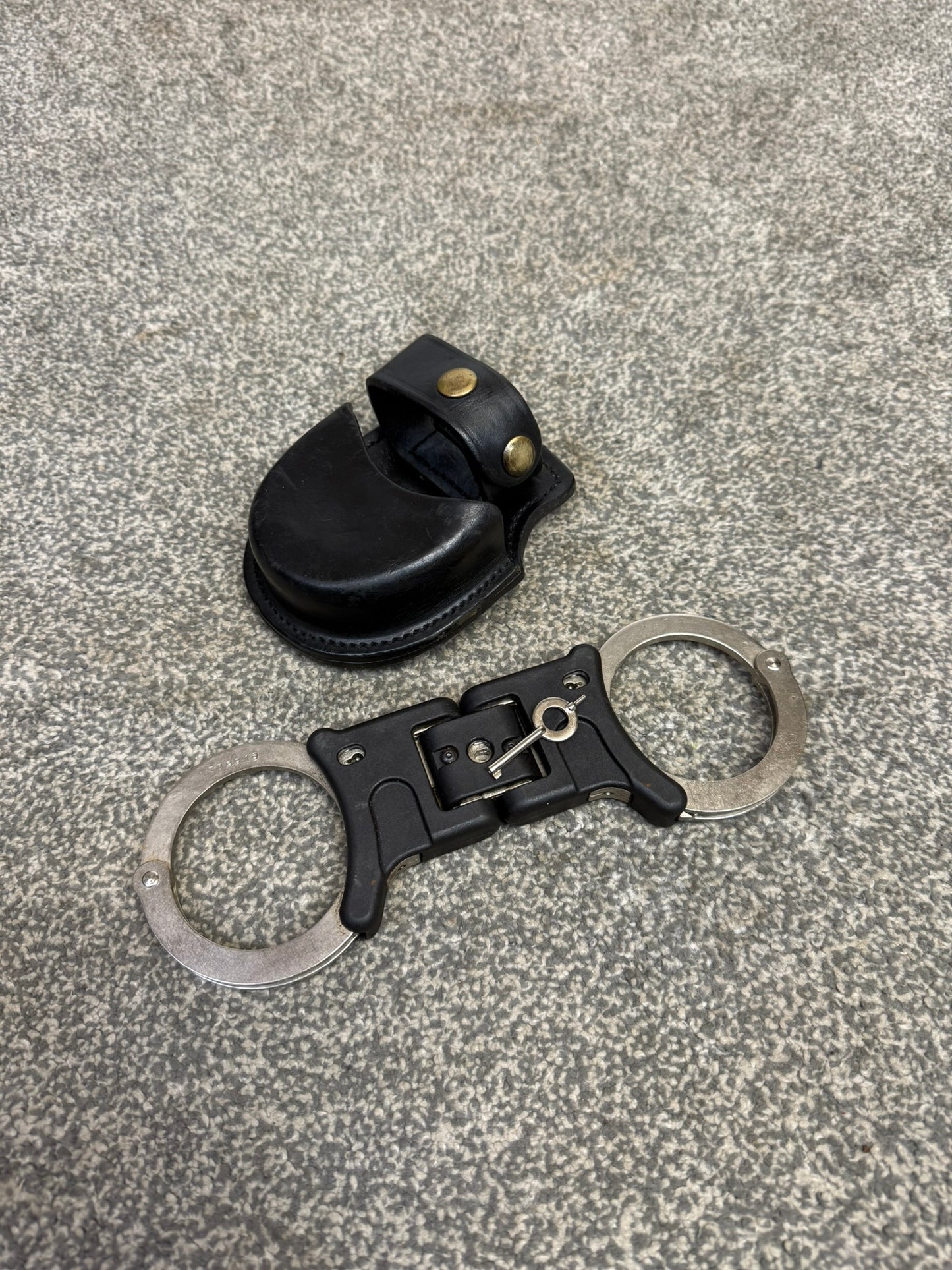 Ex Police Folding Hiatt Handcuffs Hinged Cuffs PSNI Leather Pouch & Key Security Collectible
