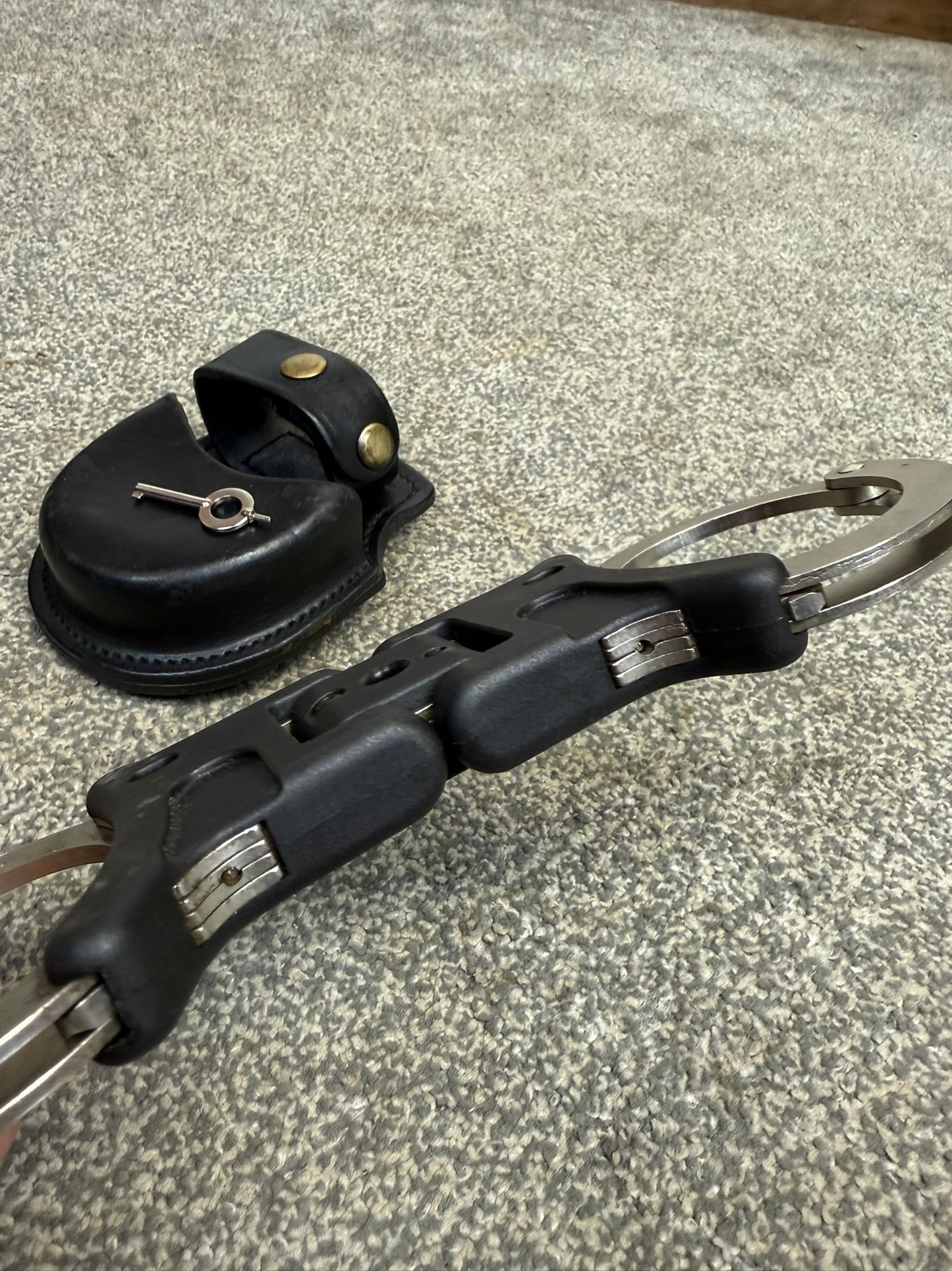 Ex Police Folding Hiatt Handcuffs Hinged Cuffs PSNI Leather Pouch & Key Security Collectible