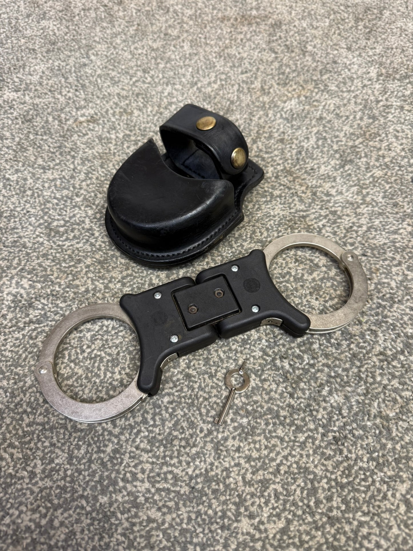 Ex Police Folding Hiatt Handcuffs Hinged Cuffs PSNI Leather Pouch & Key Security Collectible