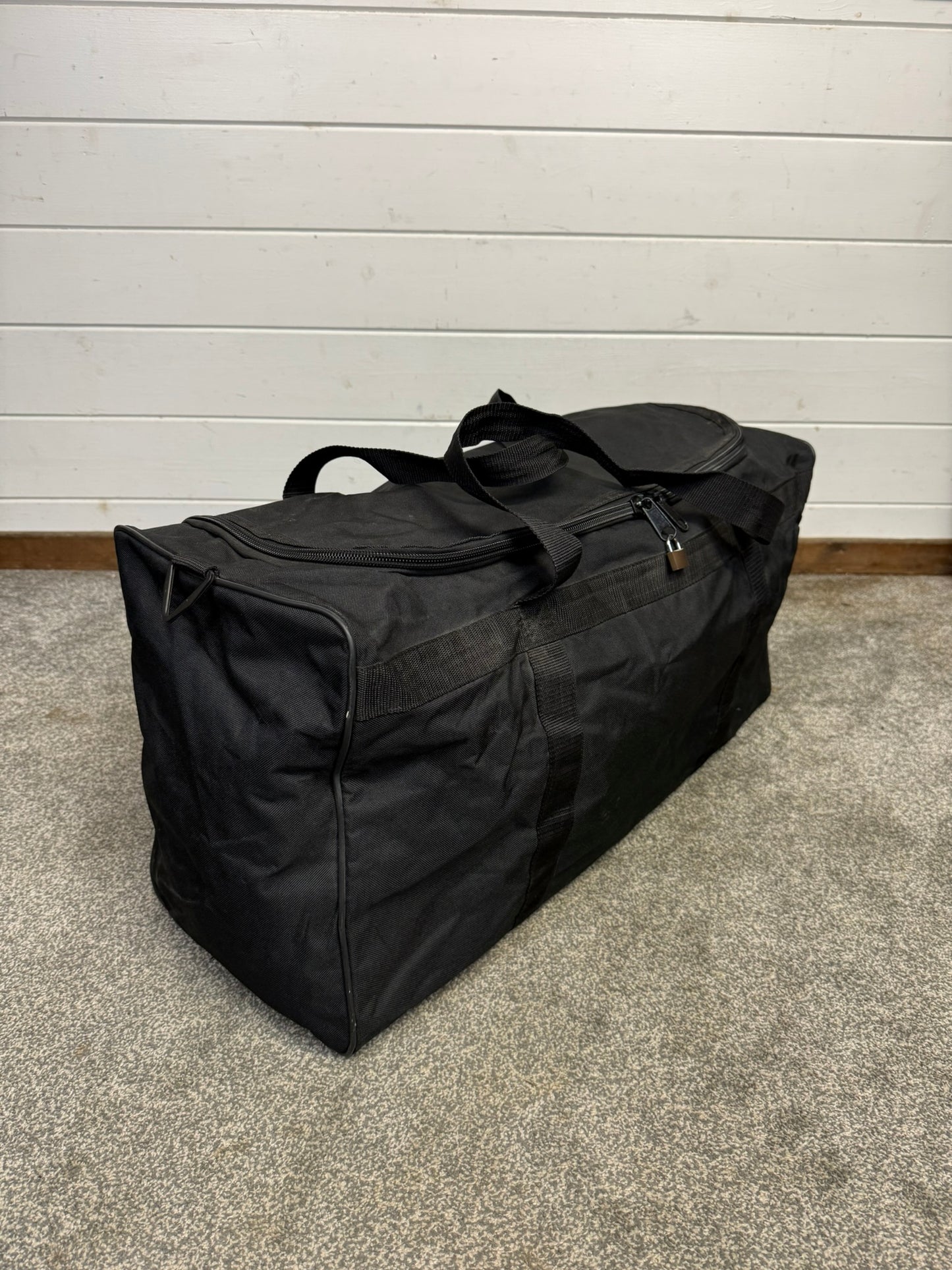 50x Ex Police Wicking T-Shirts / Fleeces & Holdall Job Lot Film Uniform Hire