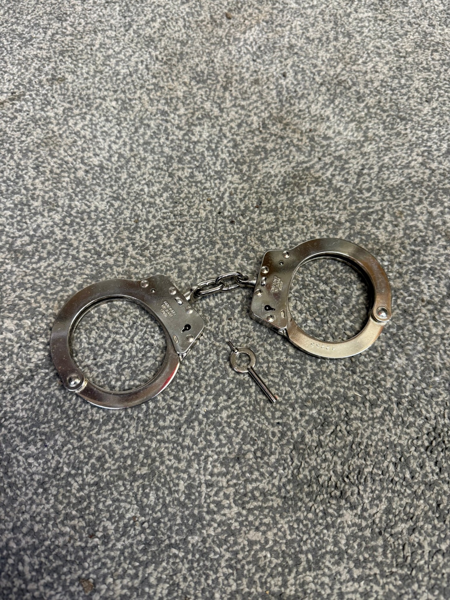 Ex Police Hiatt Chain Cuffs Handcuffs With Key Security Collectible Memorabilia