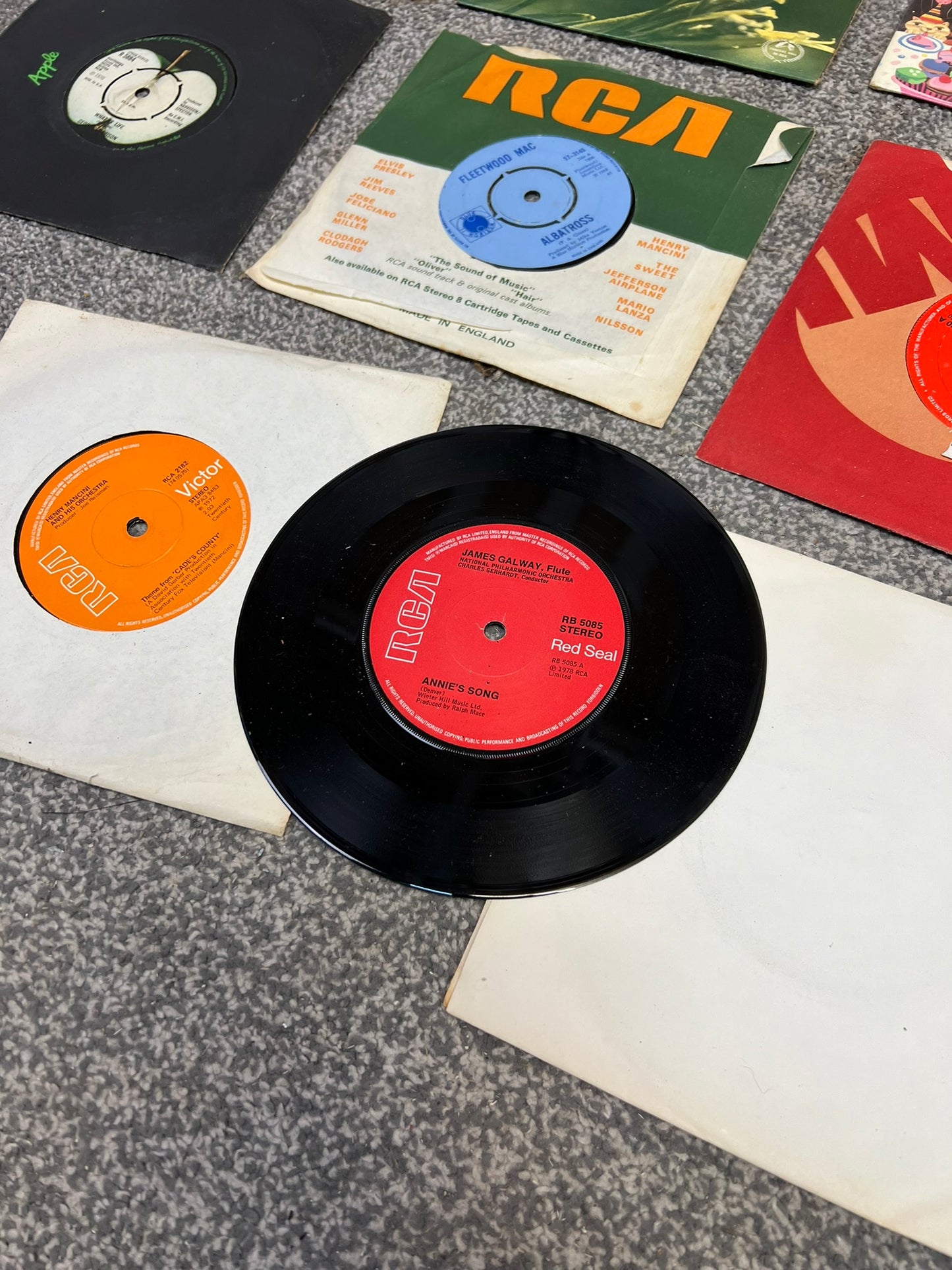 Vintage 7" Record Bundle x23 Job Lot Retro Vinyl Soundtracks Wall Art Display