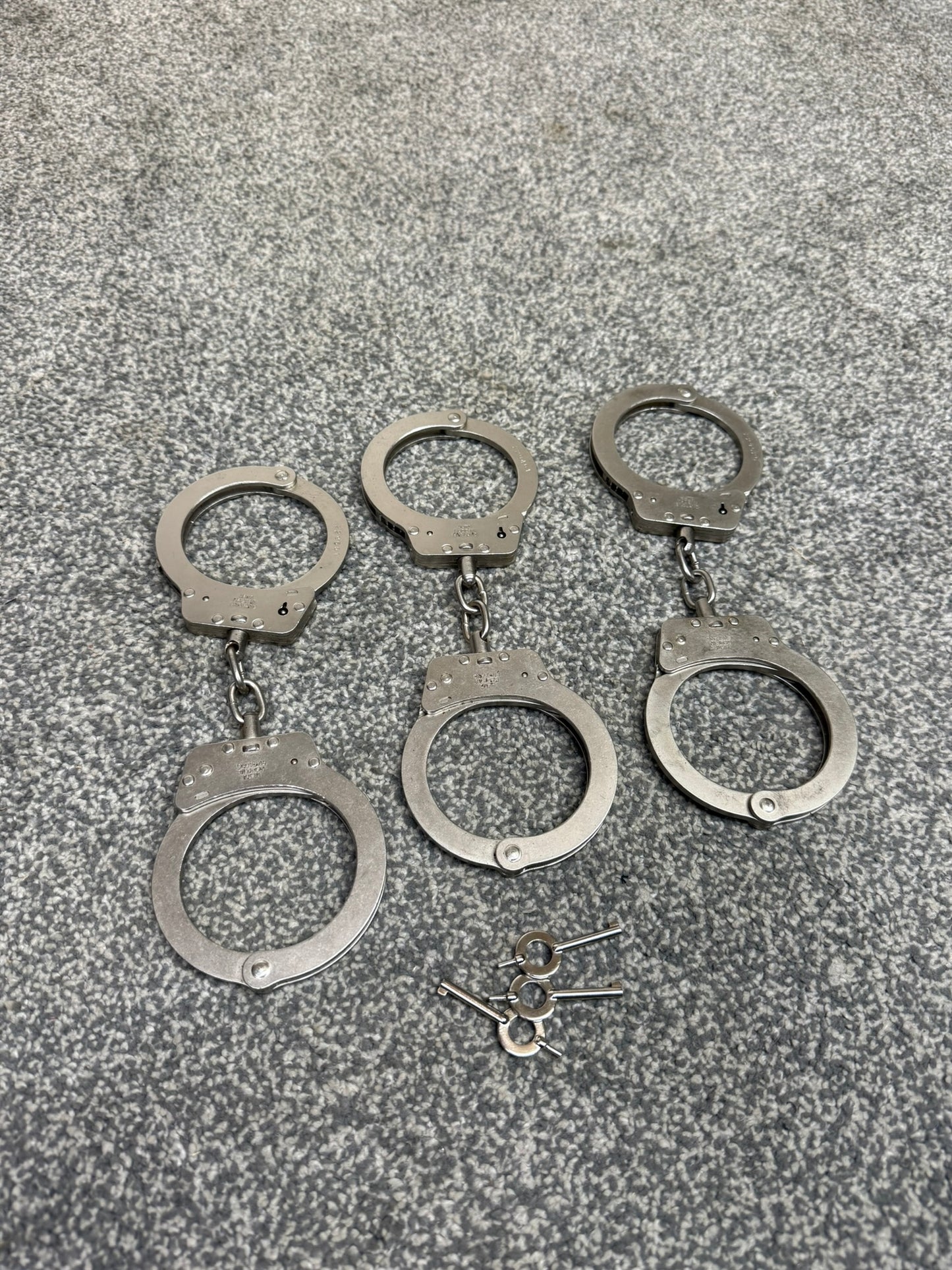 Ex Police Hiatt Chain Model 2010 Handcuffs & 1x Key Security Cuffs Collectible Memorabilia