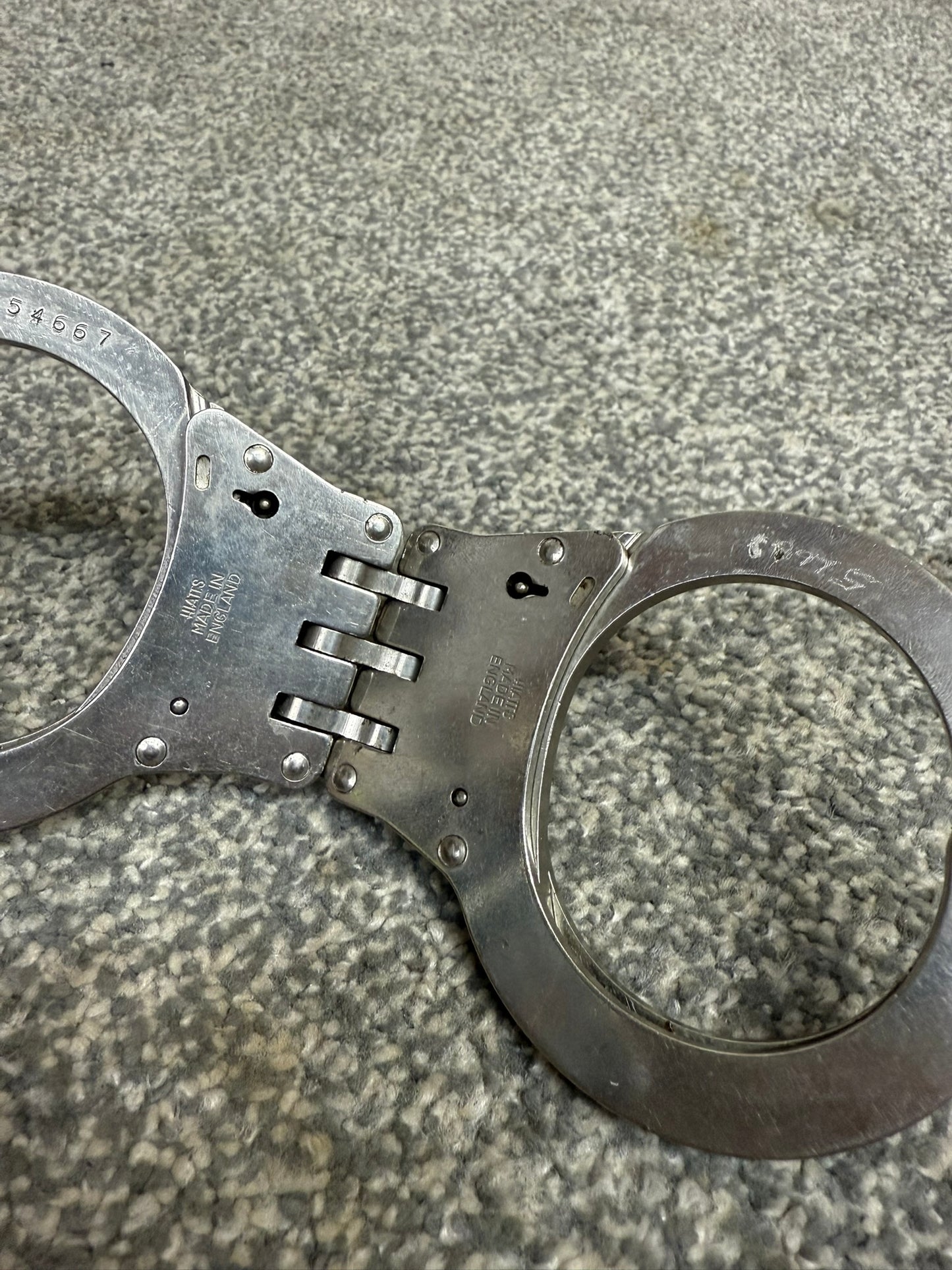 Ex Police Hiatt Model 2050 Folding Hinged Handcuffs & 1x Key Security Cuffs Collectible Memorabilia