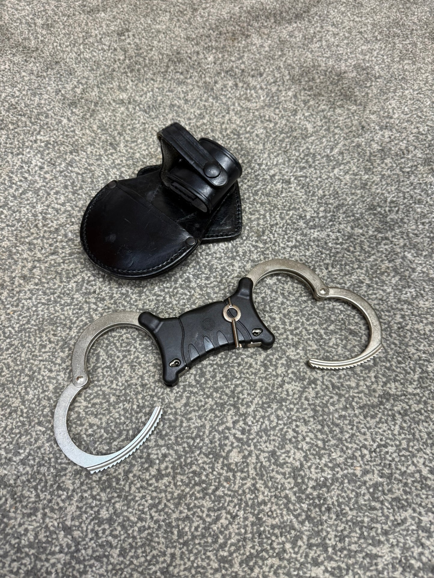Ex Police TCH Rigid Handcuffs & Leather Belt Pouch With Key Security Cuffs