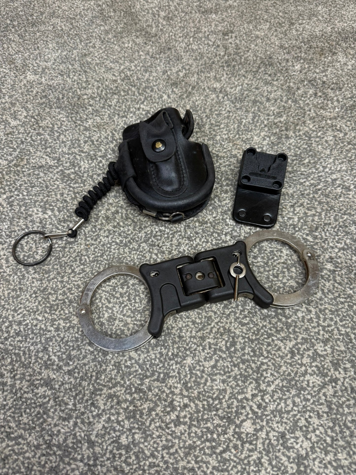 Ex Police Folding Hiatt Handcuffs Hinged Cuffs PSNI Leather Pouch & Key Security Collectible