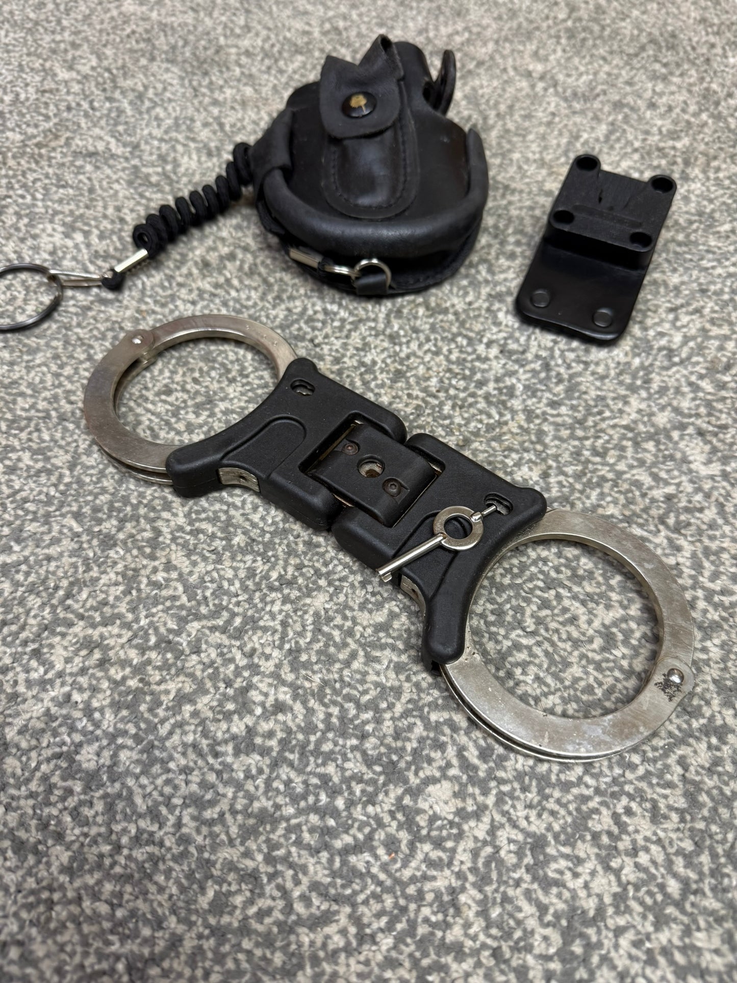 Ex Police Folding Hiatt Handcuffs Hinged Cuffs PSNI Leather Pouch & Key Security Collectible