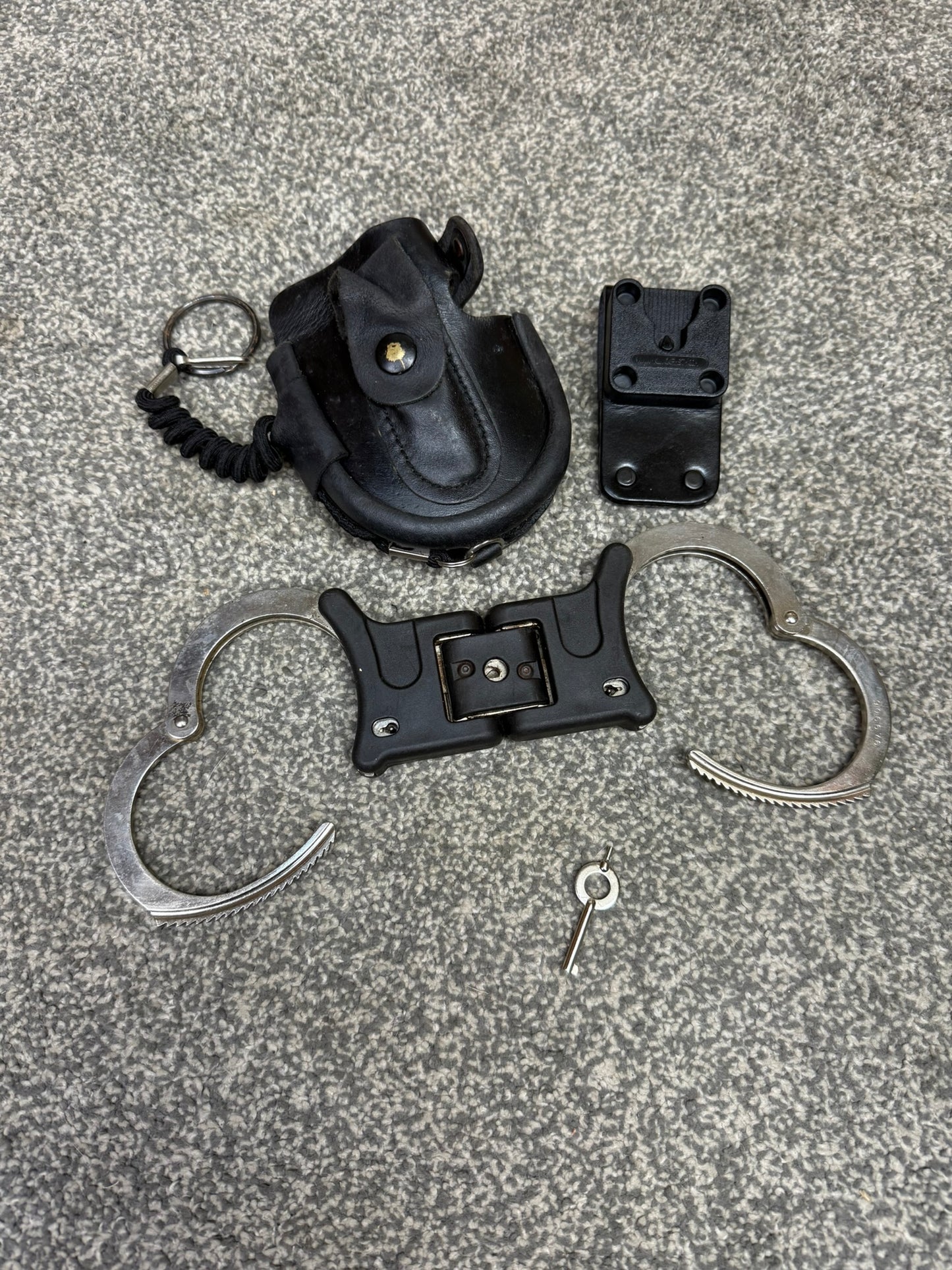 Ex Police Folding Hiatt Handcuffs Hinged Cuffs PSNI Leather Pouch & Key Security Collectible