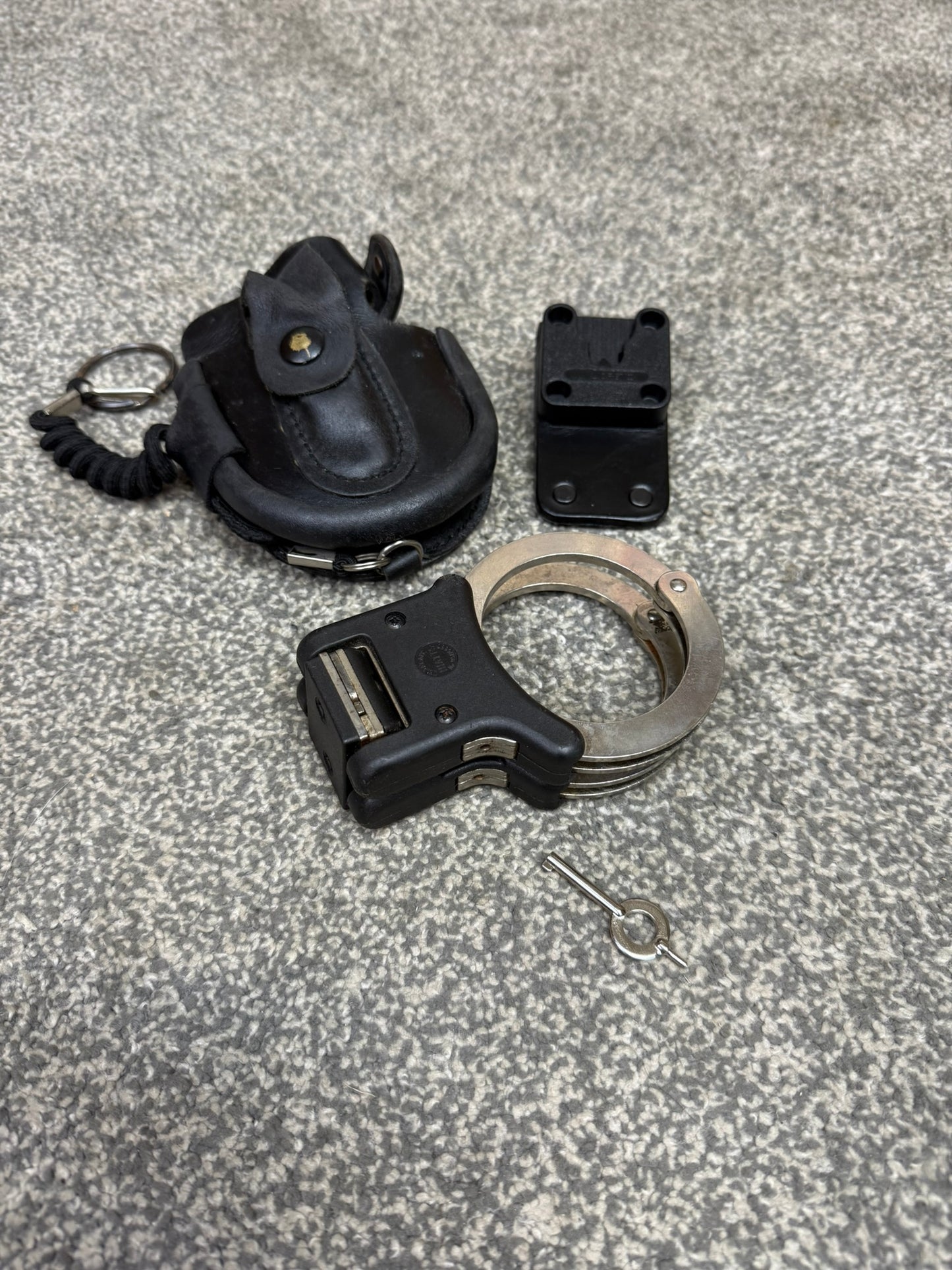 Ex Police Folding Hiatt Handcuffs Hinged Cuffs PSNI Leather Pouch & Key Security Collectible