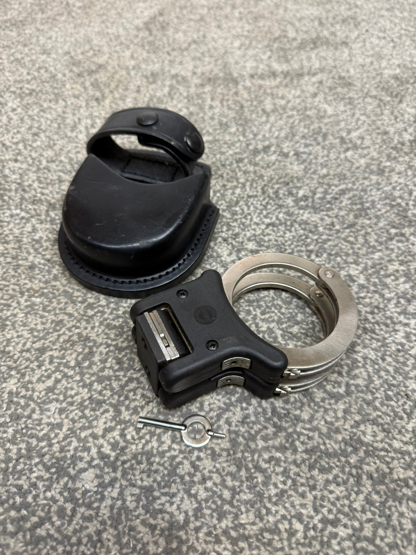 Ex Police Folding Hiatt Handcuffs Hinged Cuffs PSNI Leather Pouch & Key Security Collectible