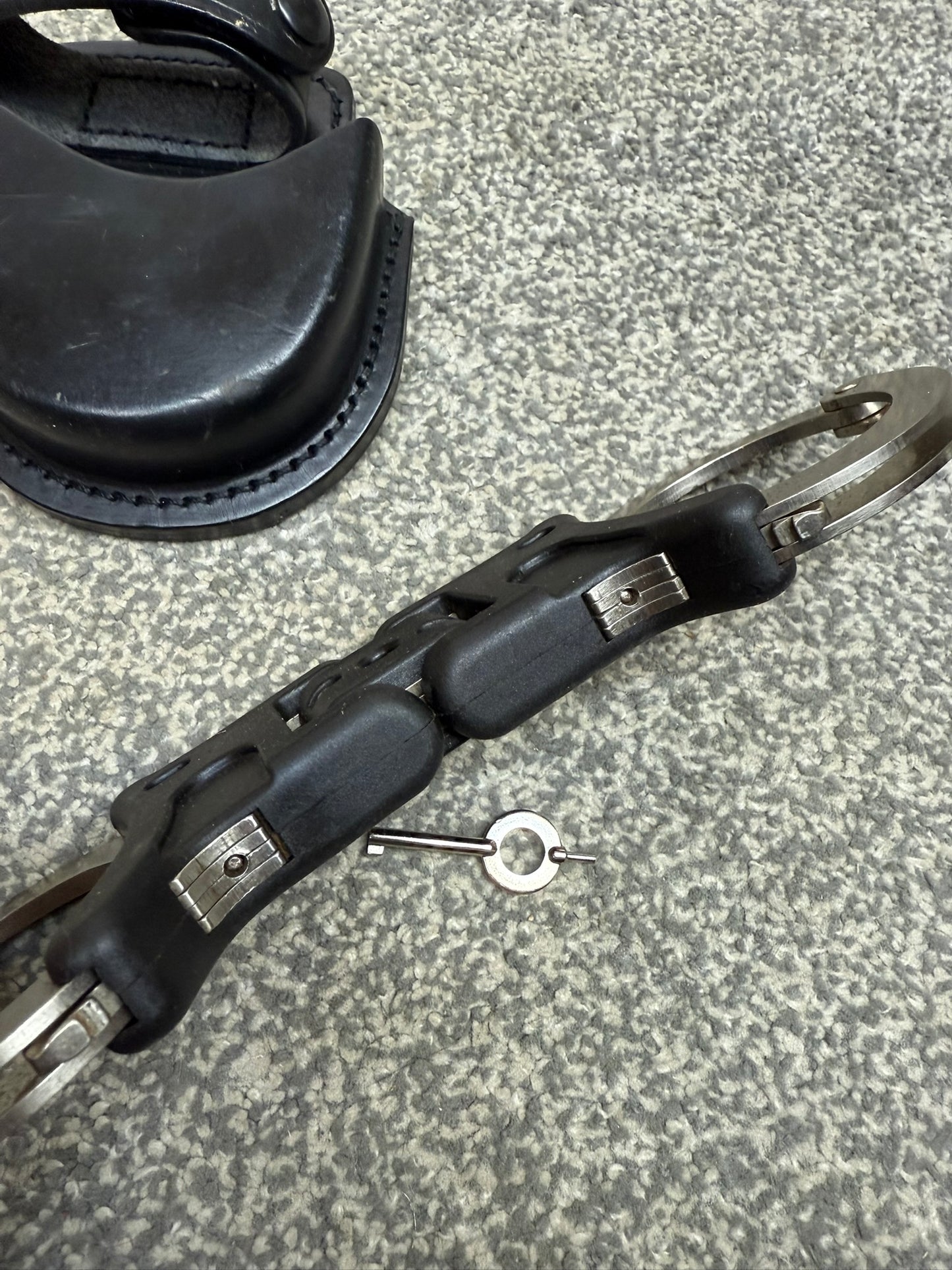 Ex Police Folding Hiatt Handcuffs Hinged Cuffs PSNI Leather Pouch & Key Security Collectible