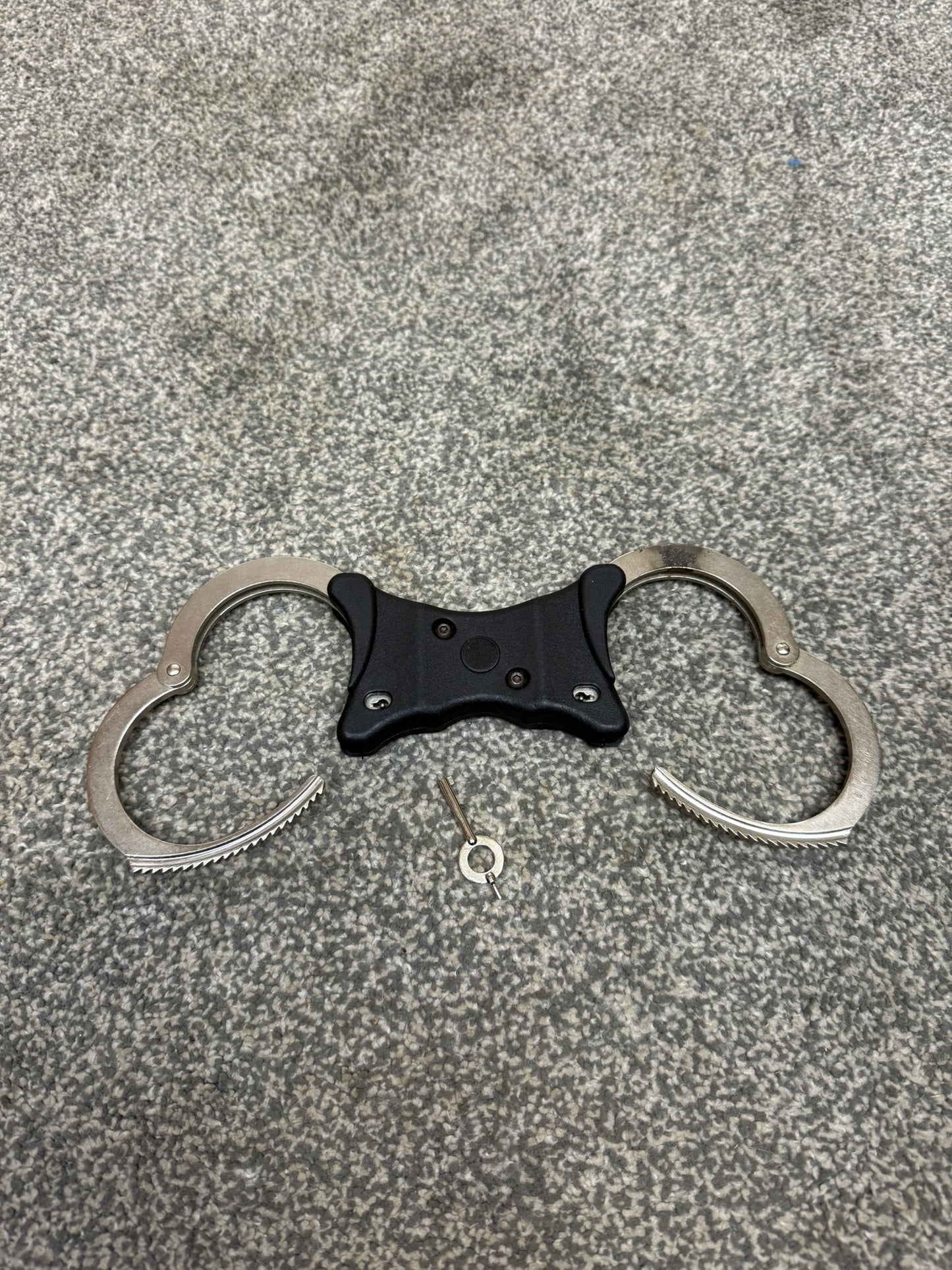 Ex Police Hiatt Rigid Handcuffs With Serial Security Cuffs Displays Collectible