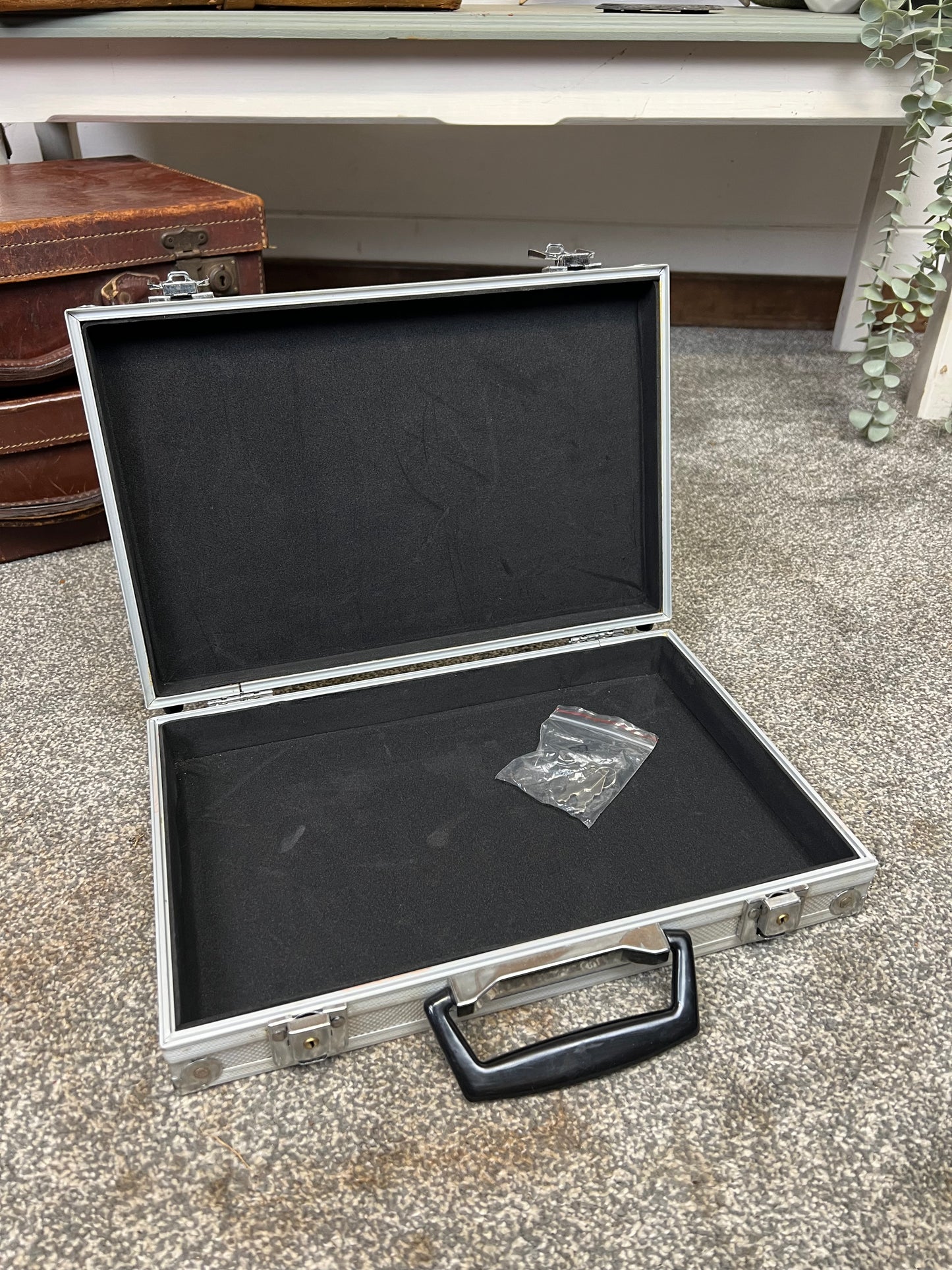 Small Silver Aluminium Storage Case Protective Carry Flight Case Lockable