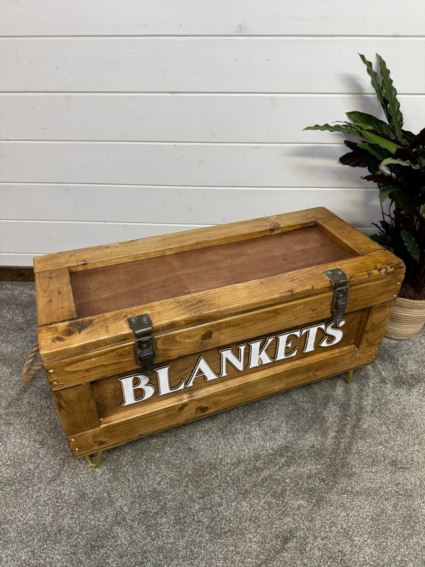 Wooden Blanket Box Large Reclaimed Crate Chest Coffee Table Metal Legs Rustic Home Decor