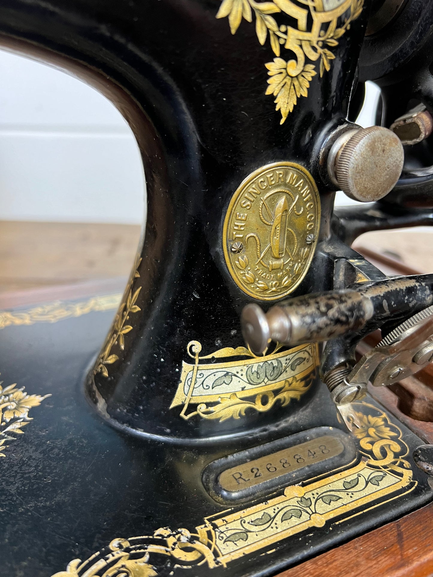 Vintage Singer 28K Sewing Machine Hand Crank Working - Dates 1902 With Attachments