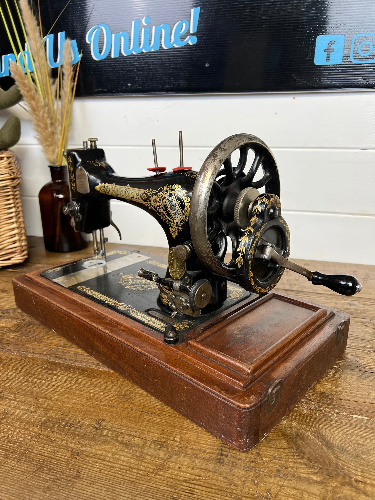 Vintage Singer 28K Sewing Machine Hand Crank Working - Dates 1902 With Attachments