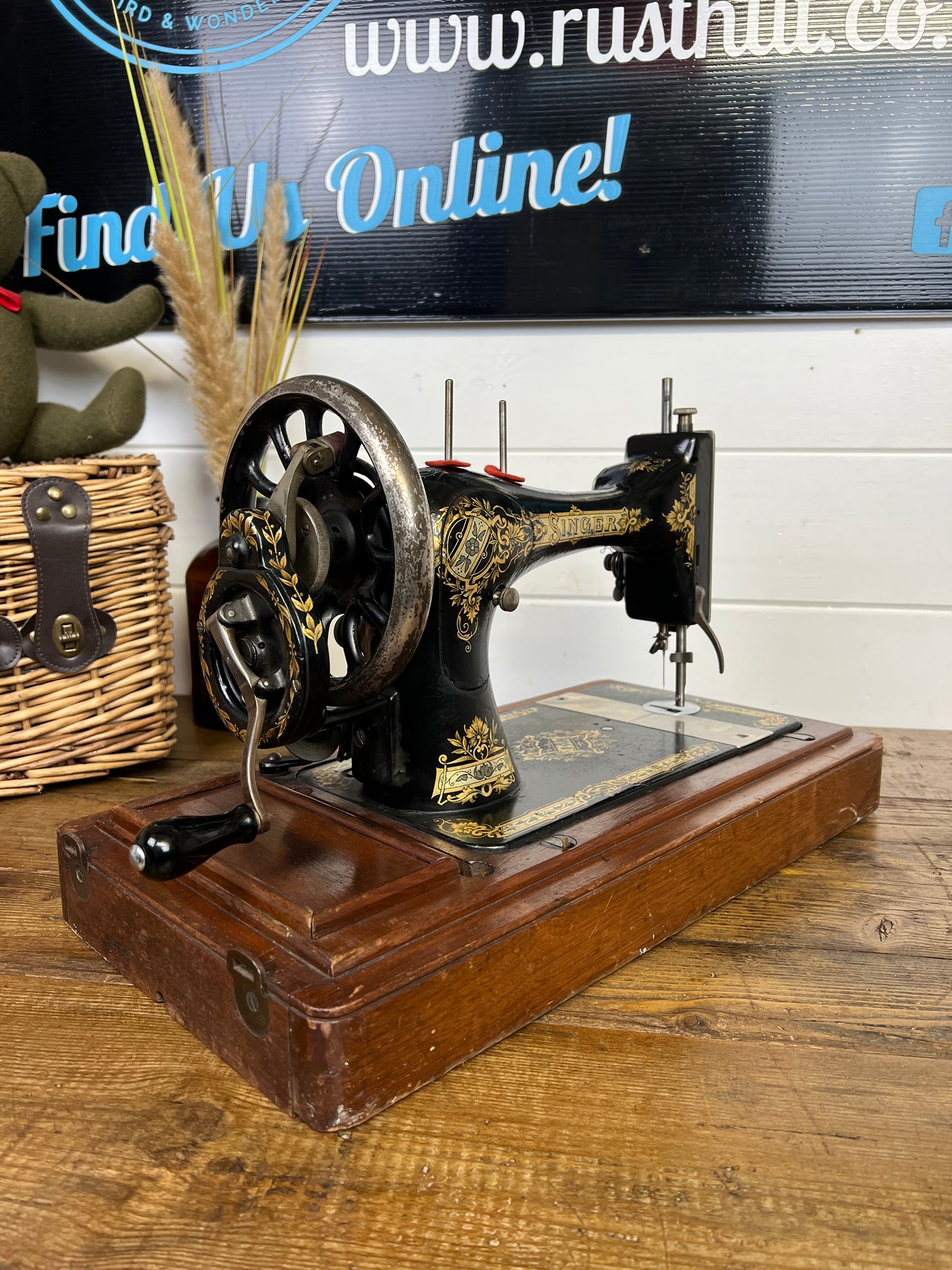 Vintage Singer 28K Sewing Machine Hand Crank Working - Dates 1902 With Attachments
