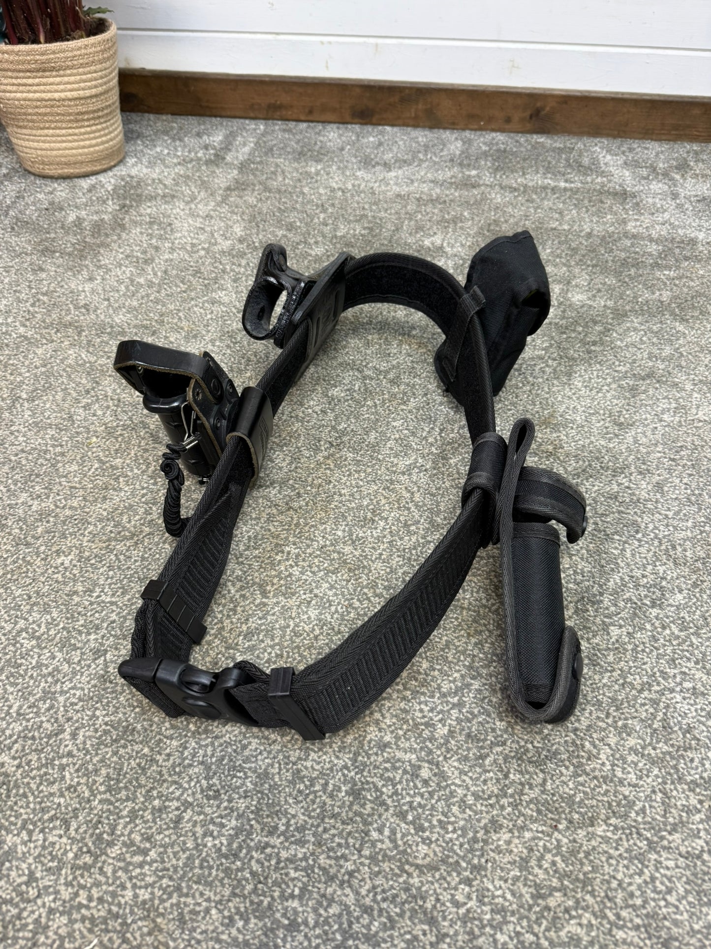 Ex Police Duty Belt Pouches & Fast Strap Restraint MEDIUM 38.5" Waist Genuine Security Equipment Belt