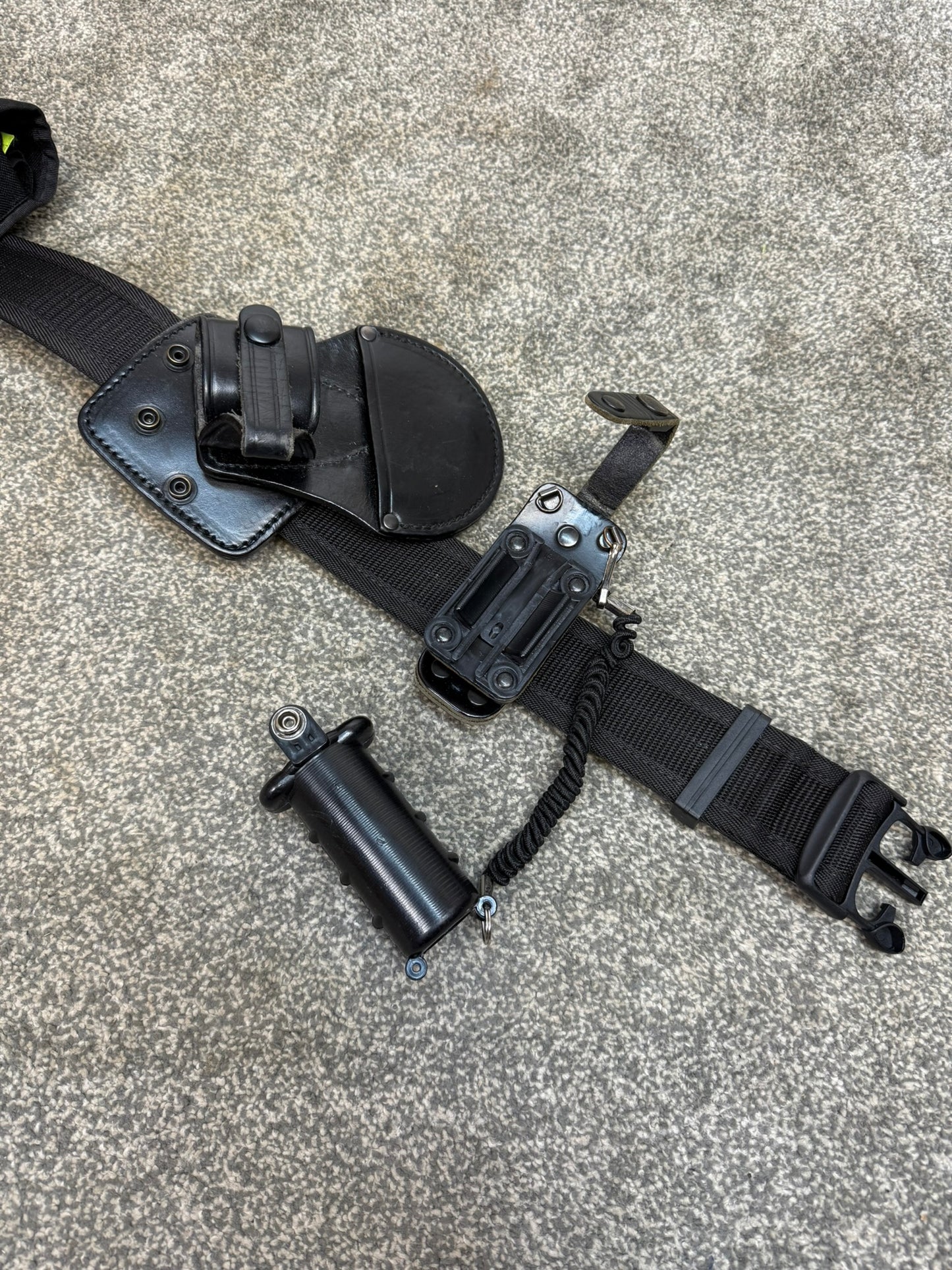 Ex Police Duty Belt Pouches & Fast Strap Restraint MEDIUM 38.5" Waist Genuine Security Equipment Belt