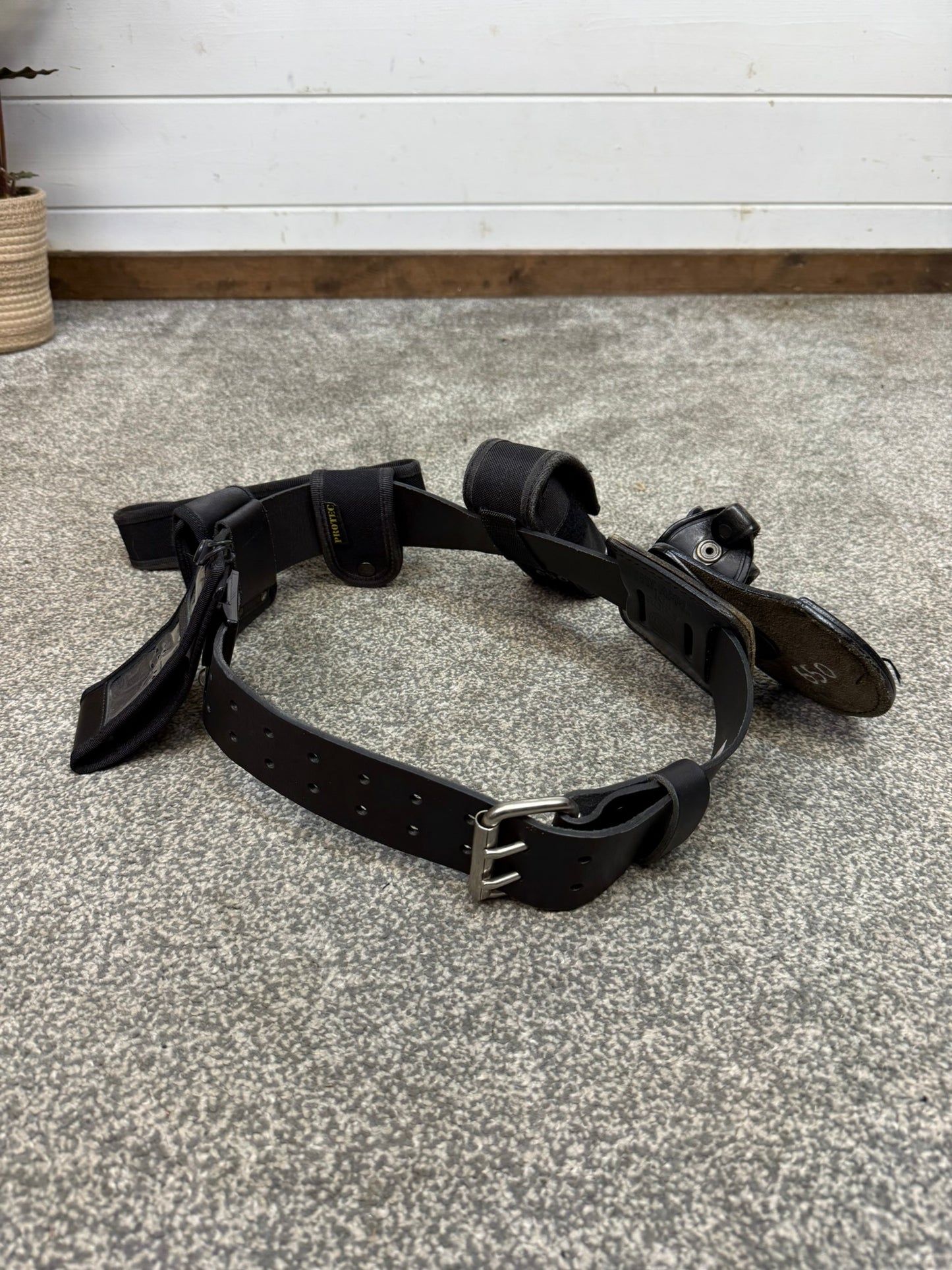 Ex Police Leather Belt & Pouches Cuff Radio Pouch 35" Waist Security Tool Belt