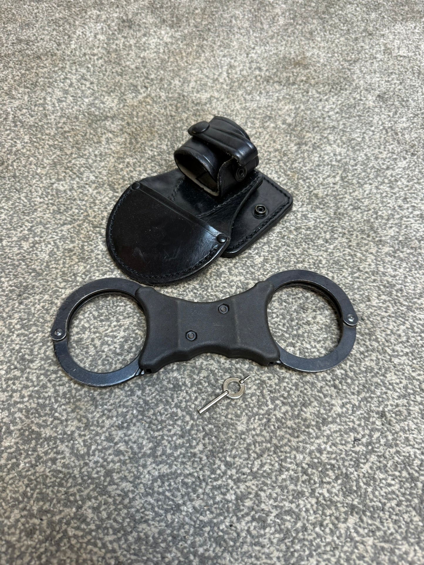 Ex Police Black Rigid Handcuffs & Leather Pouch With Key Security Hiatt Cuffs