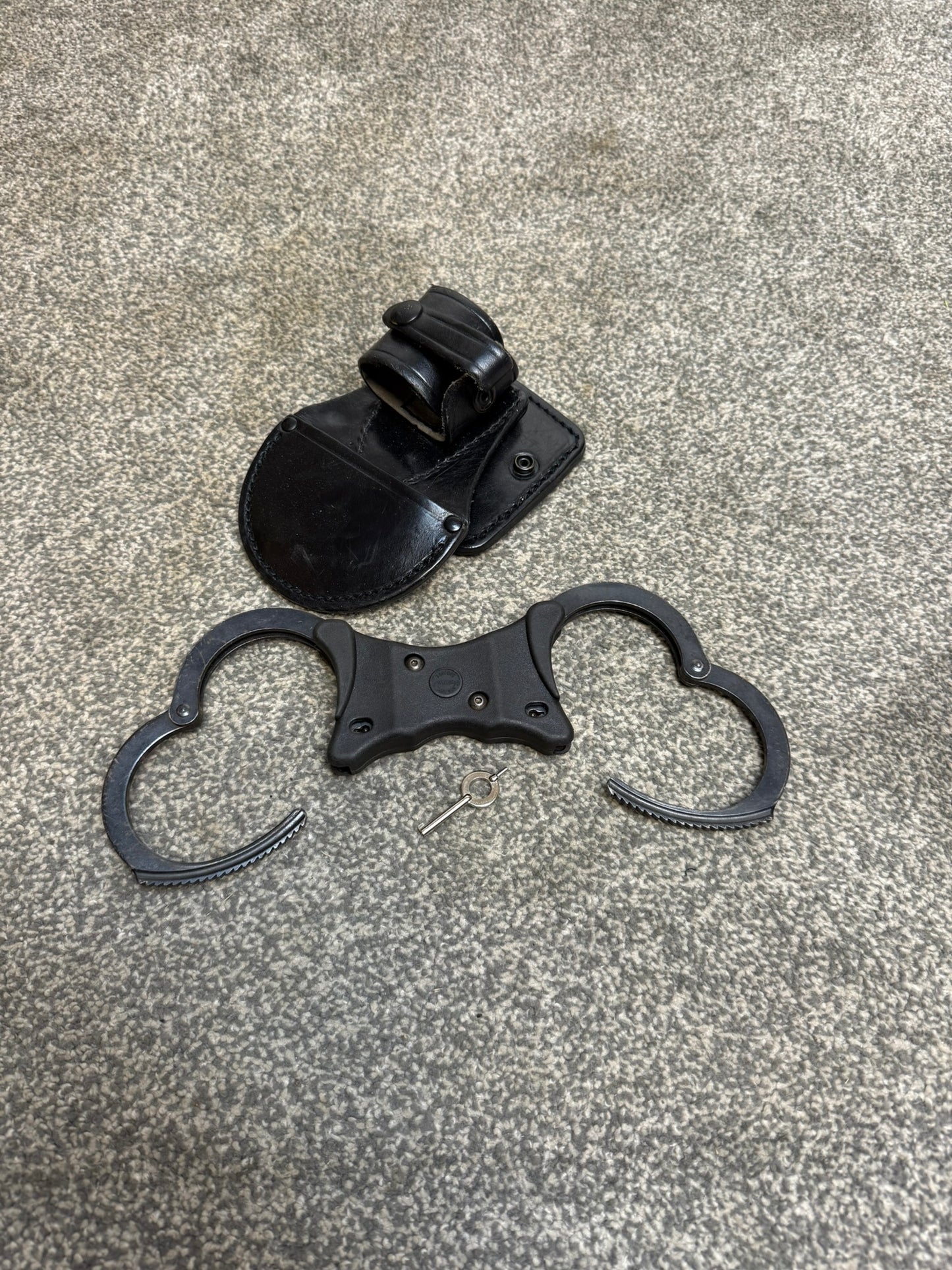 Ex Police Black Rigid Handcuffs & Leather Pouch With Key Security Hiatt Cuffs
